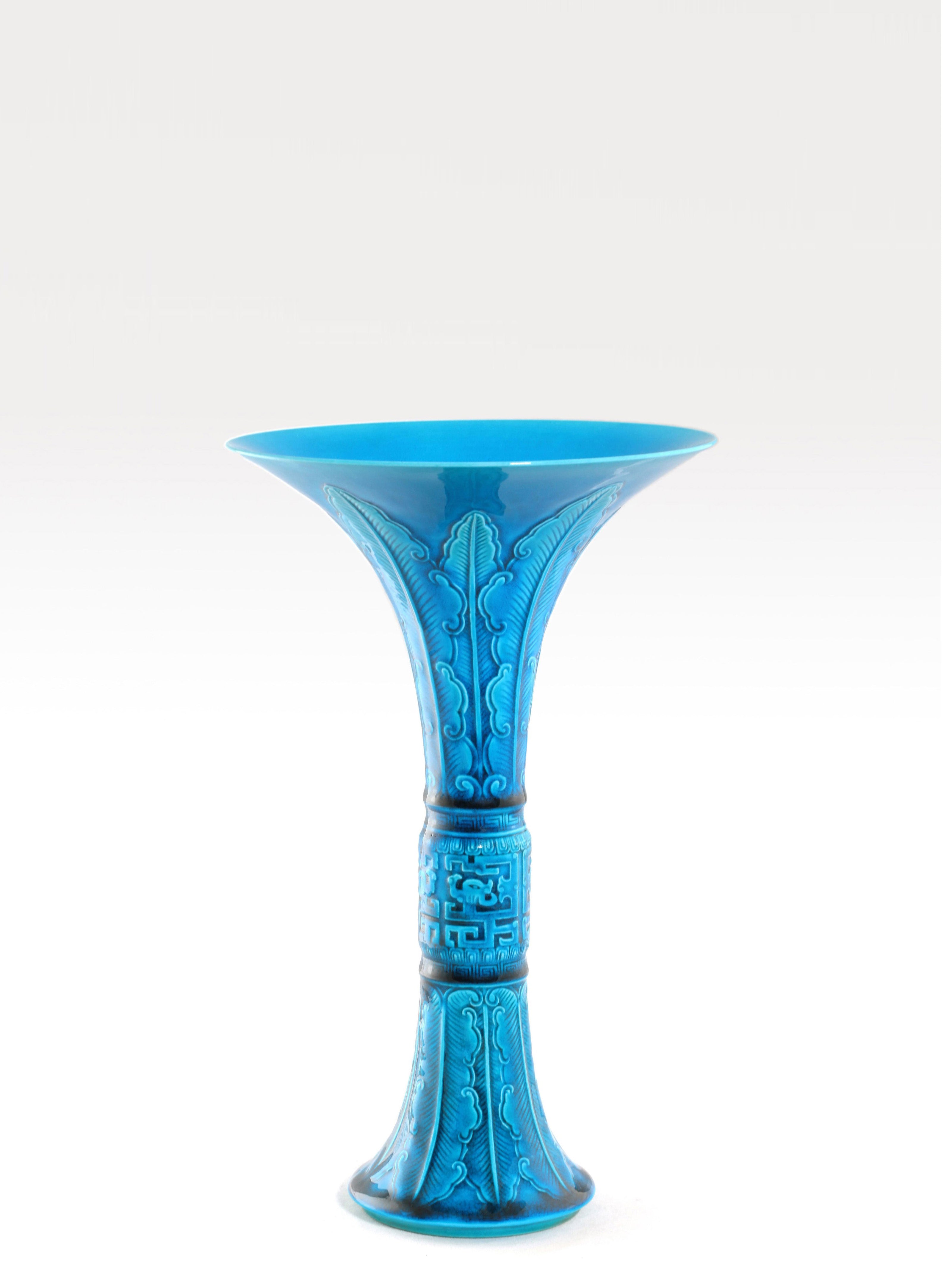 法翠(孔雀蓝)锥拱蕉叶夔纹觚