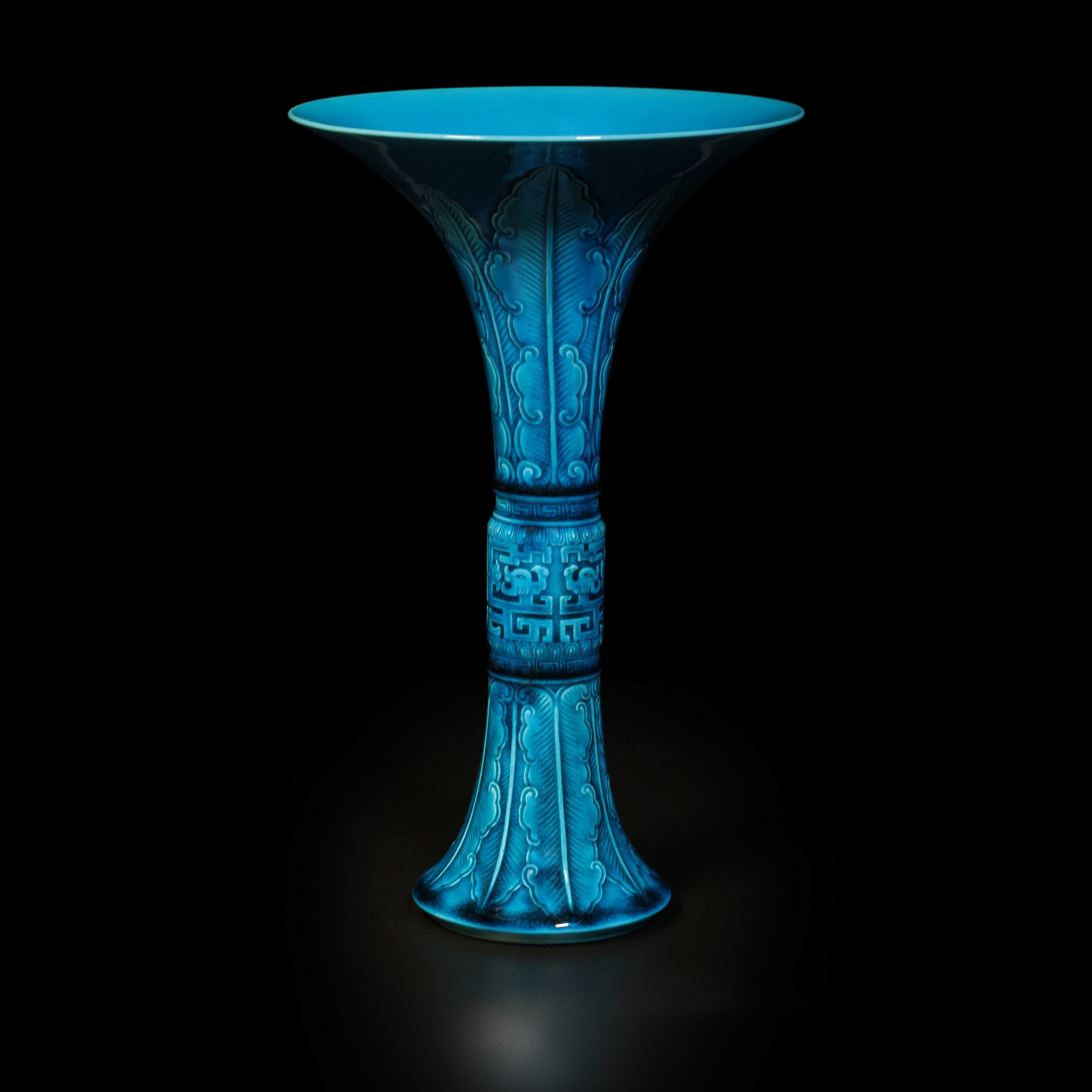 法翠(孔雀蓝)锥拱蕉叶夔纹觚