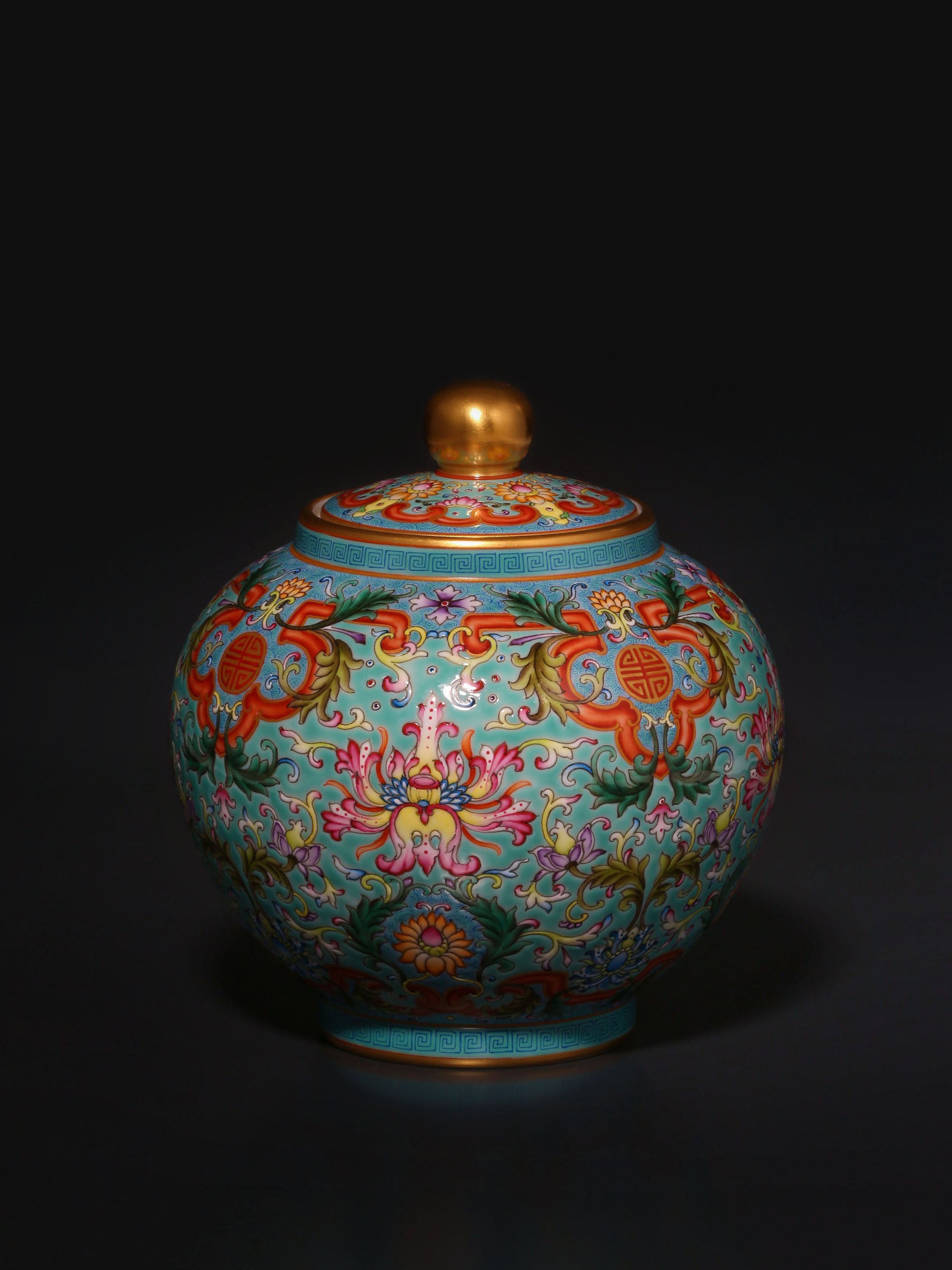 珐琅彩缠枝宝相花矾红如意框茶仓