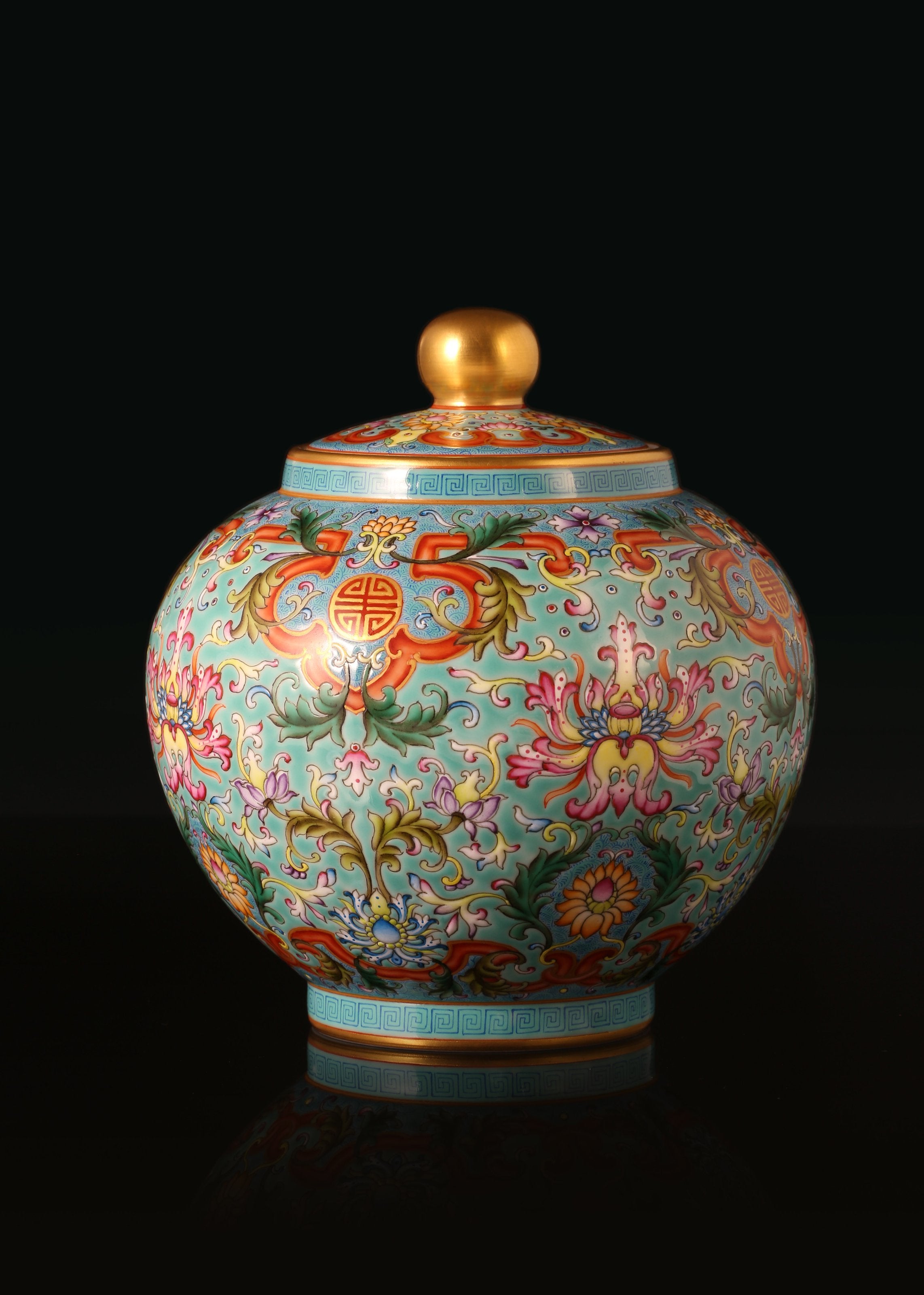 珐琅彩缠枝宝相花矾红如意框茶仓