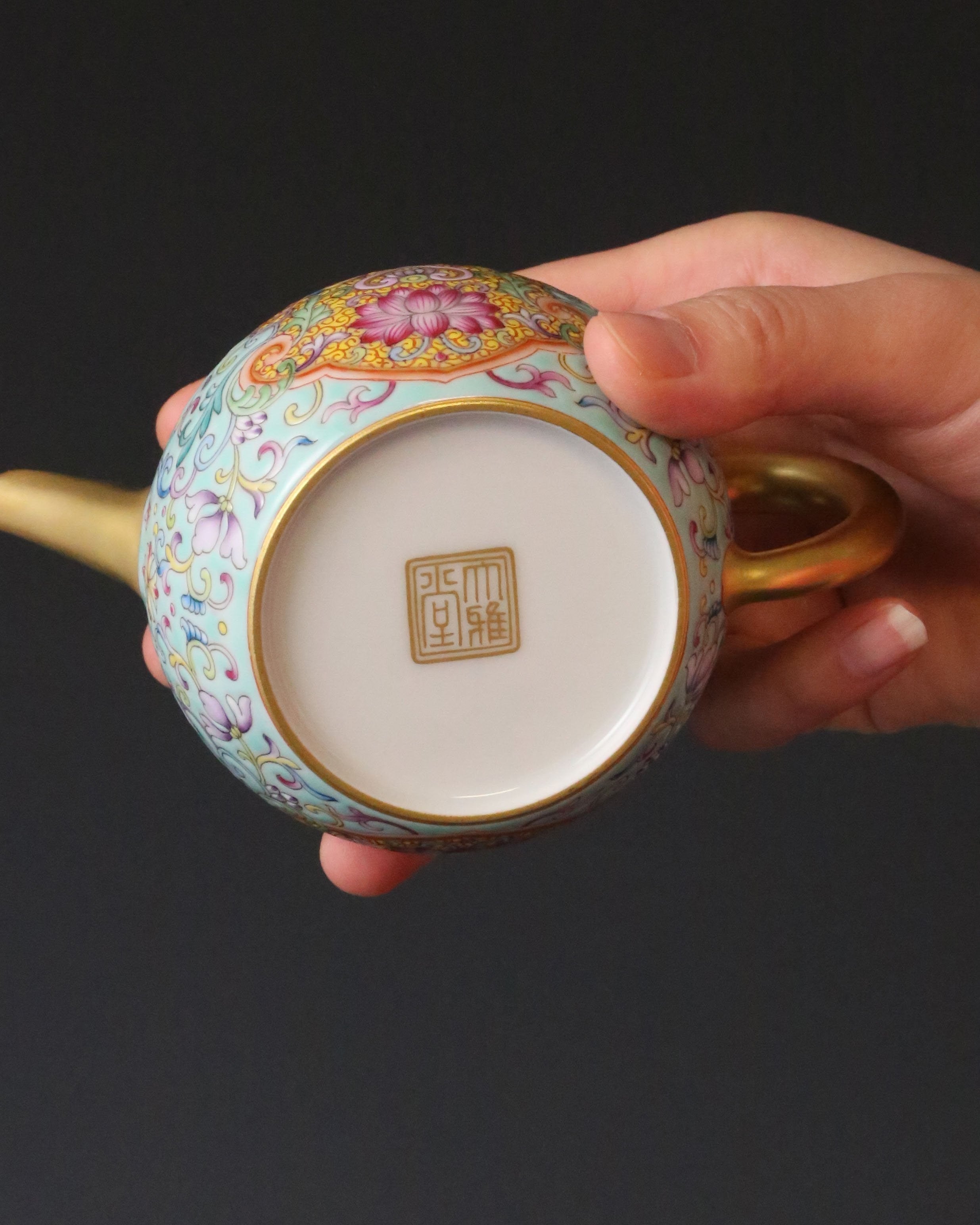 大雅齋琺瑯彩纏枝蓮泡壺