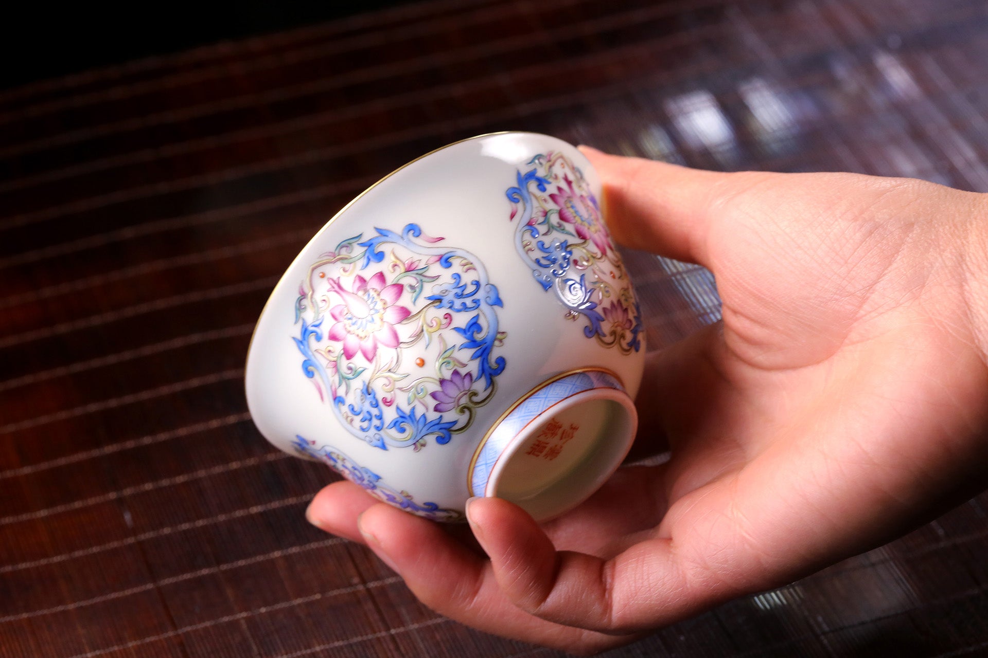 珐琅彩缠枝莲纹仰钟杯