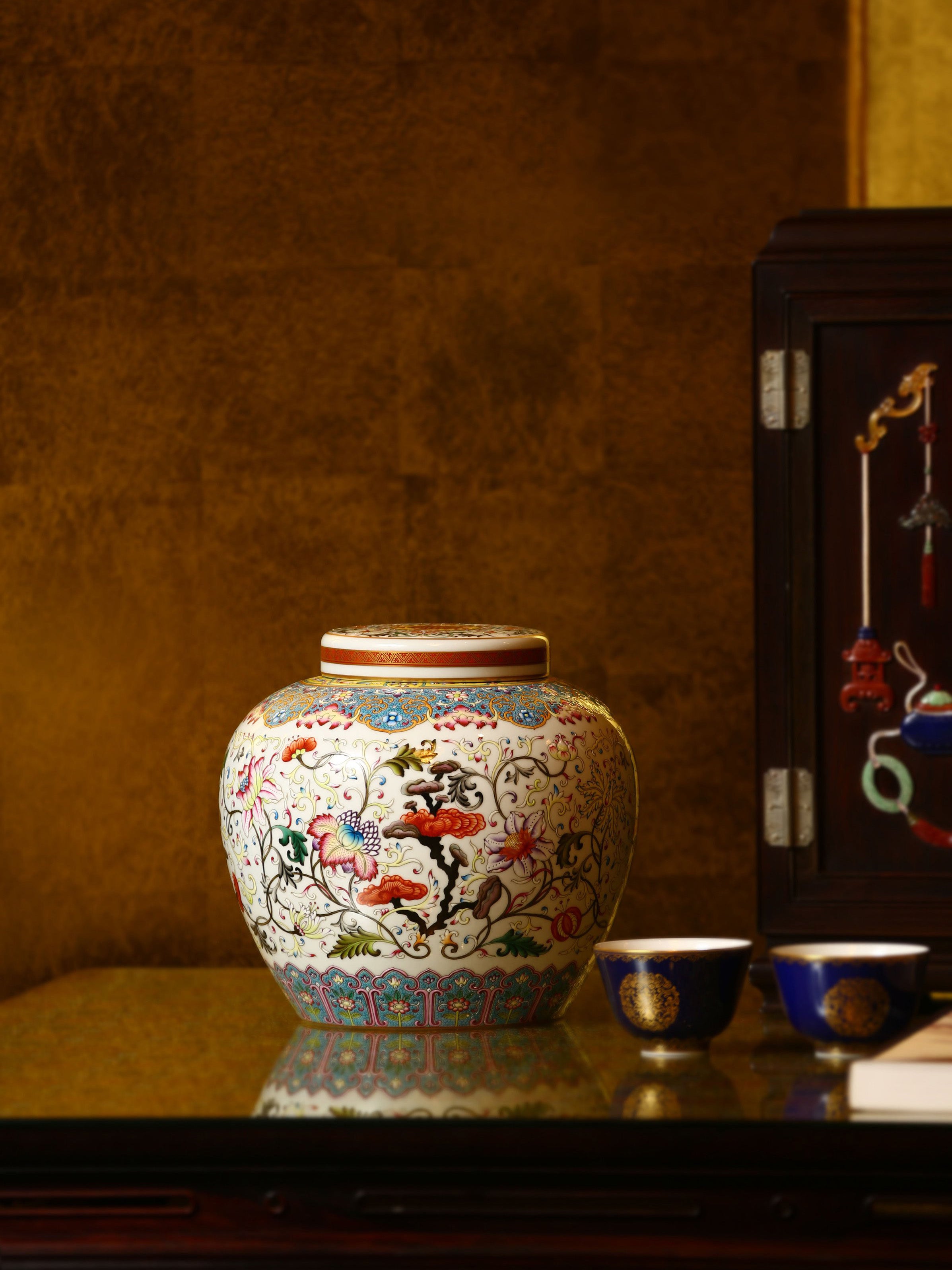 大雅斋珐琅彩灵芝纹缠枝天字罐