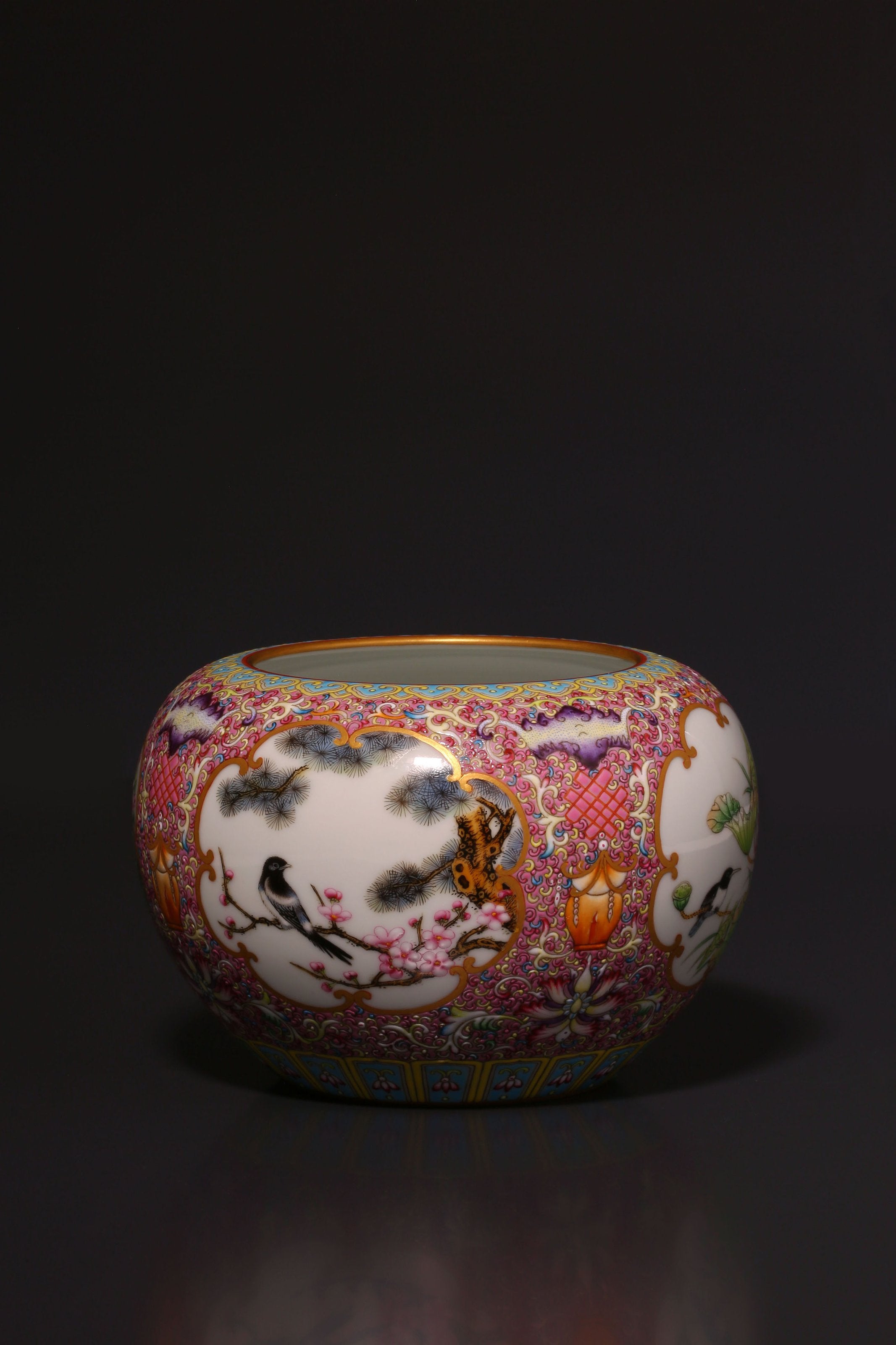 珐琅彩四开窗花鸟建水