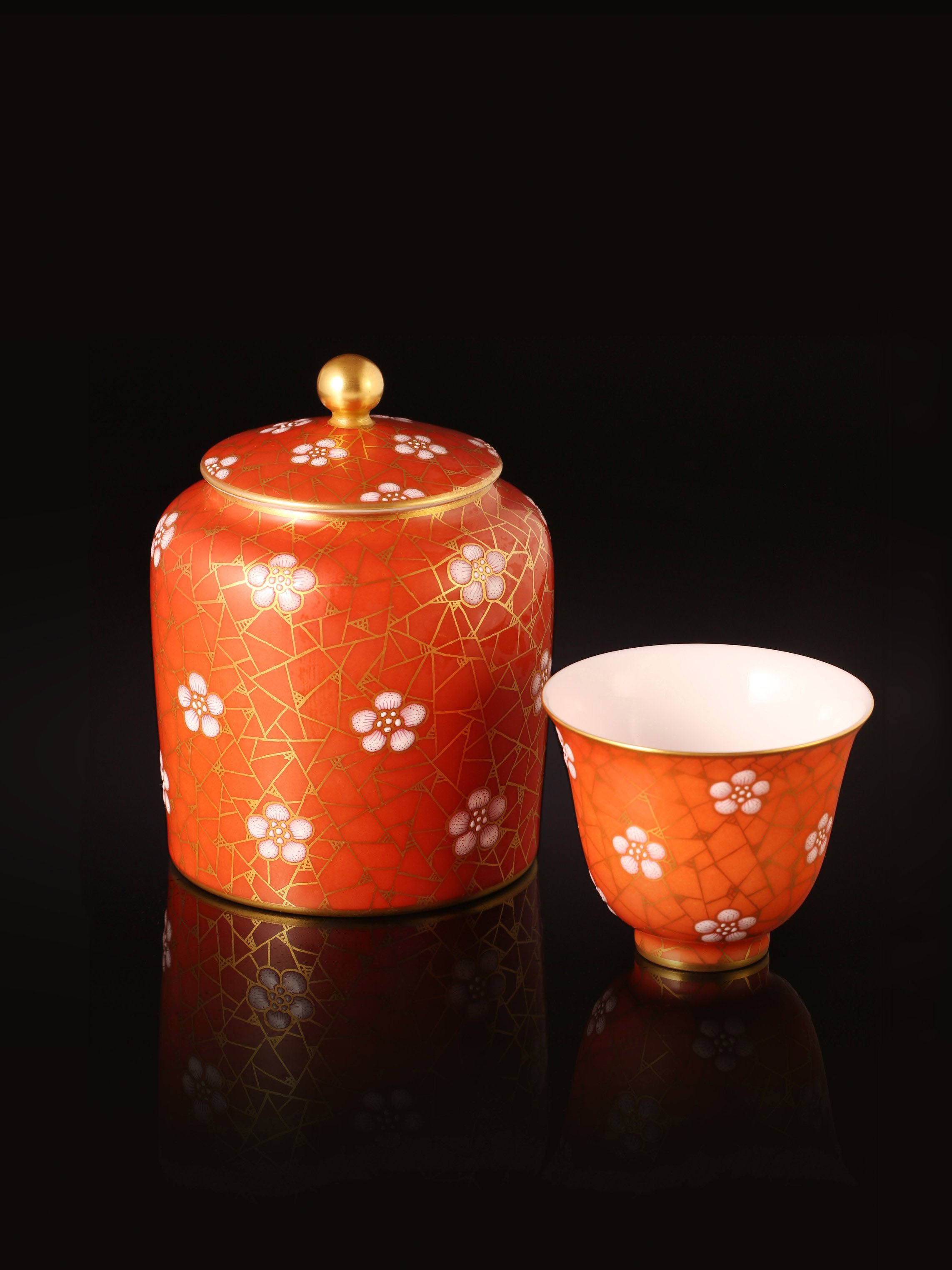 Iron-Red Tea Canister & Cup with White Plum & Ice Crackle Patterns