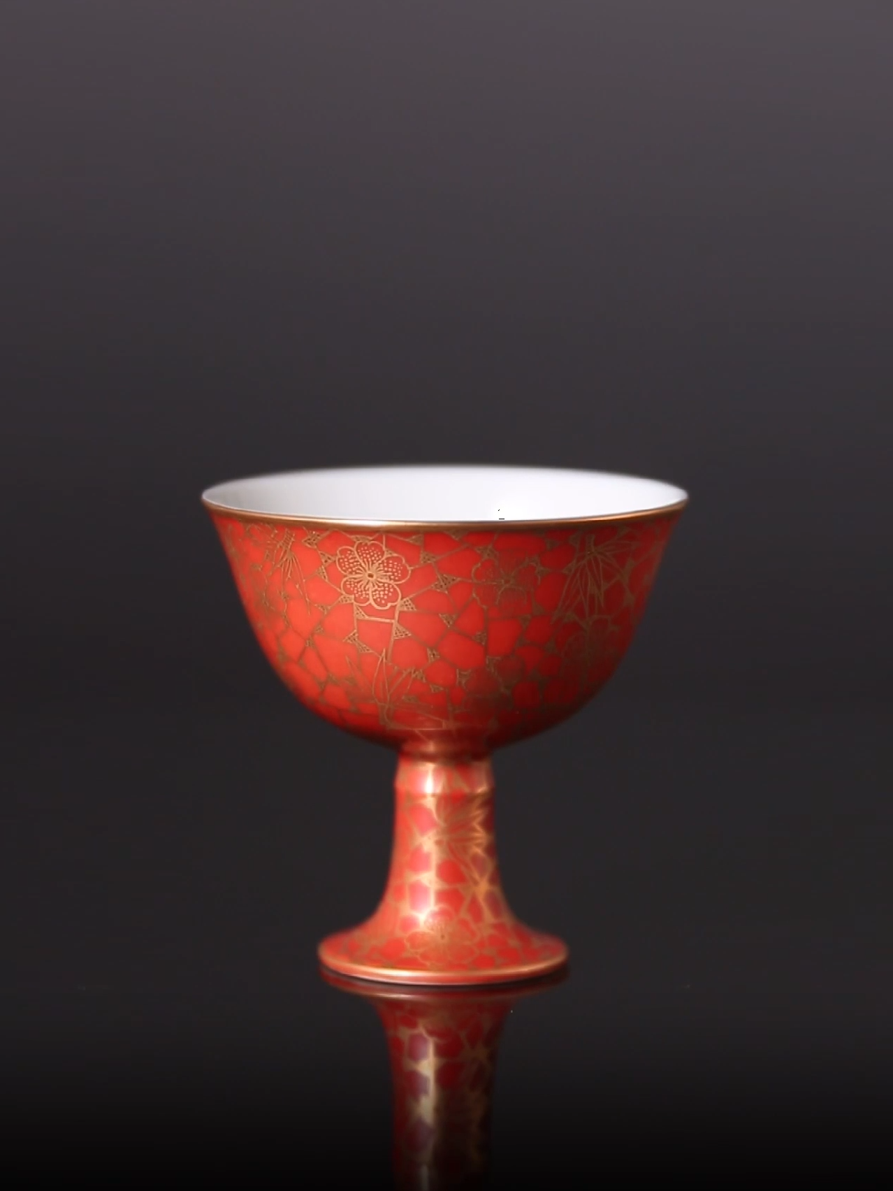 Iron-Red Stem Cup with Ice Plum Pattern