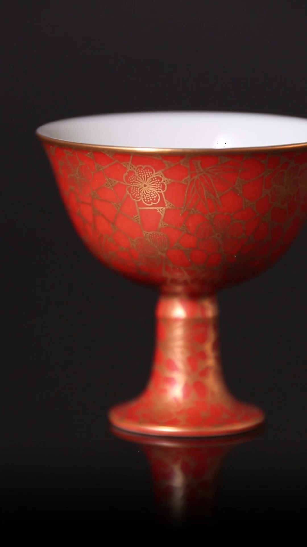 Iron-Red Stem Cup with Ice Plum Pattern