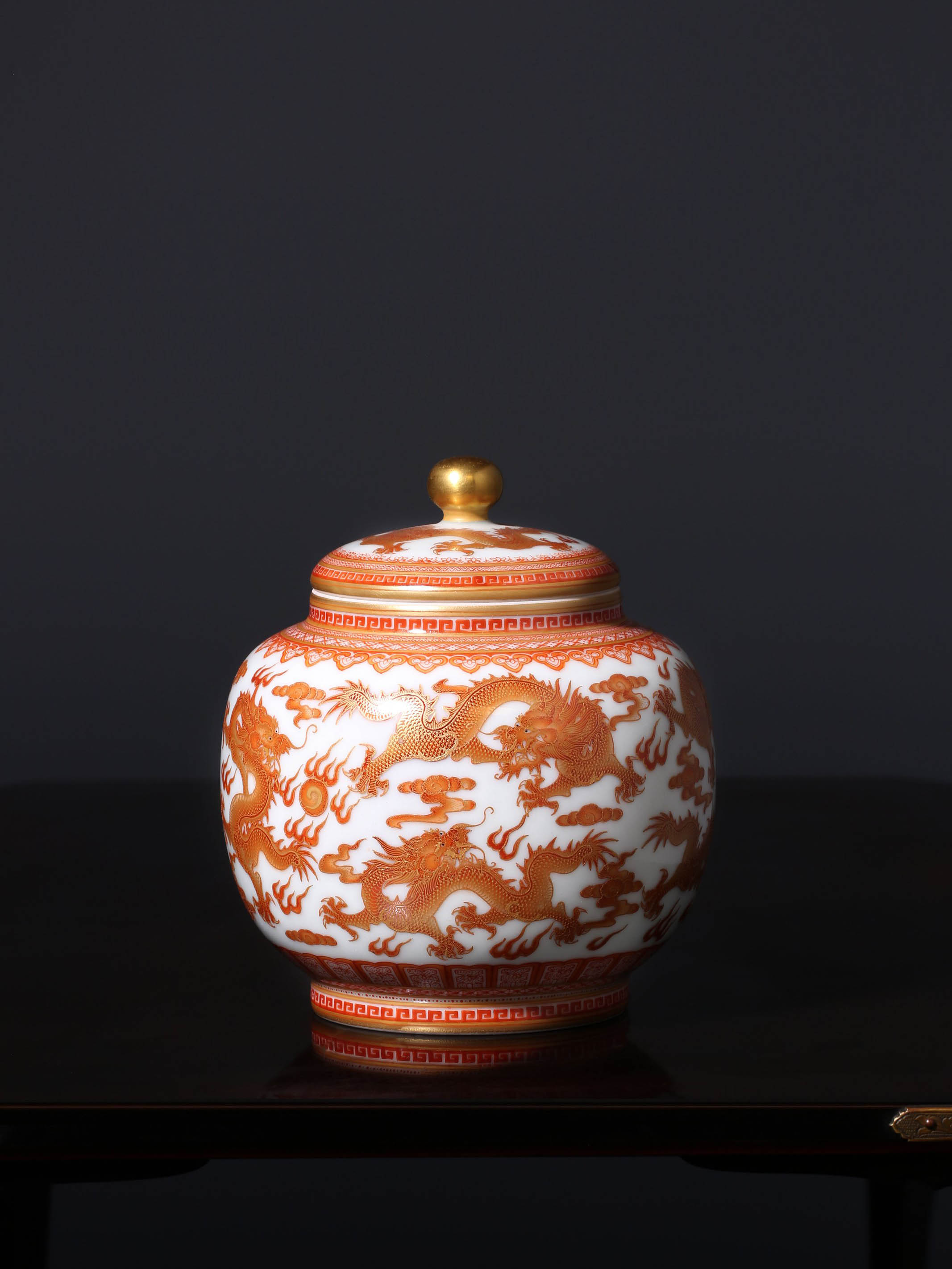 矾红九龙茶叶罐