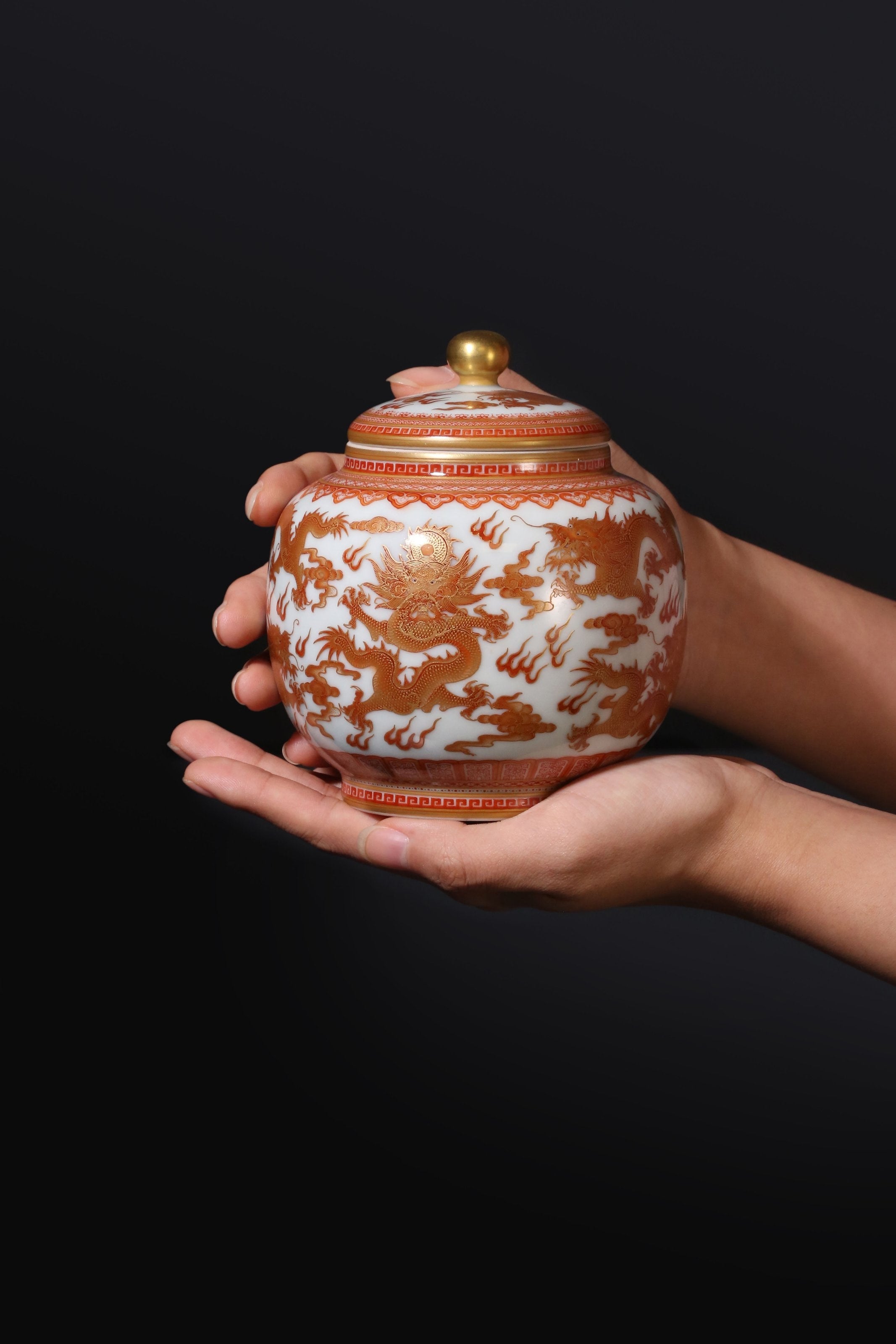 矾红九龙茶叶罐