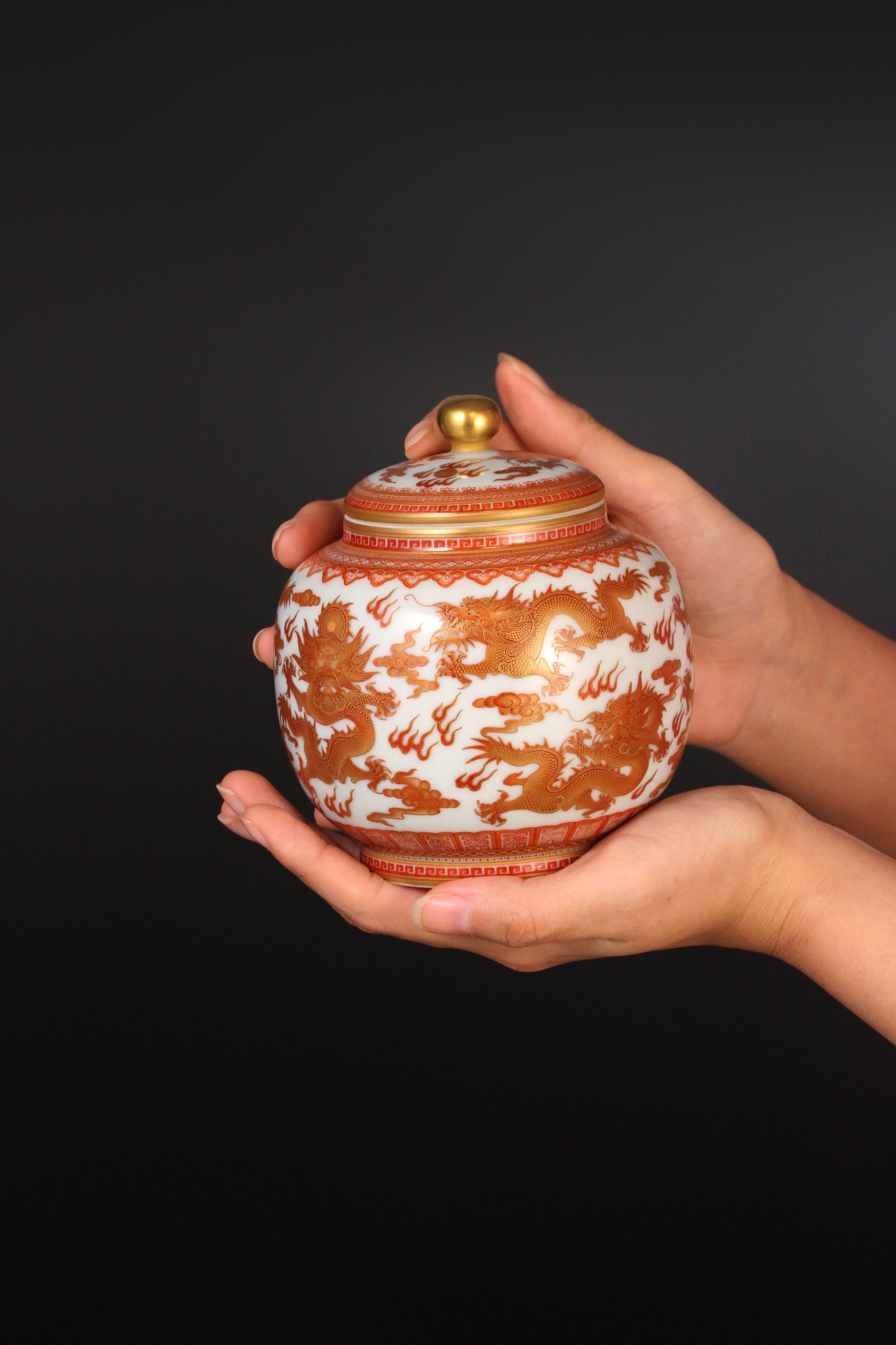 矾红九龙茶叶罐