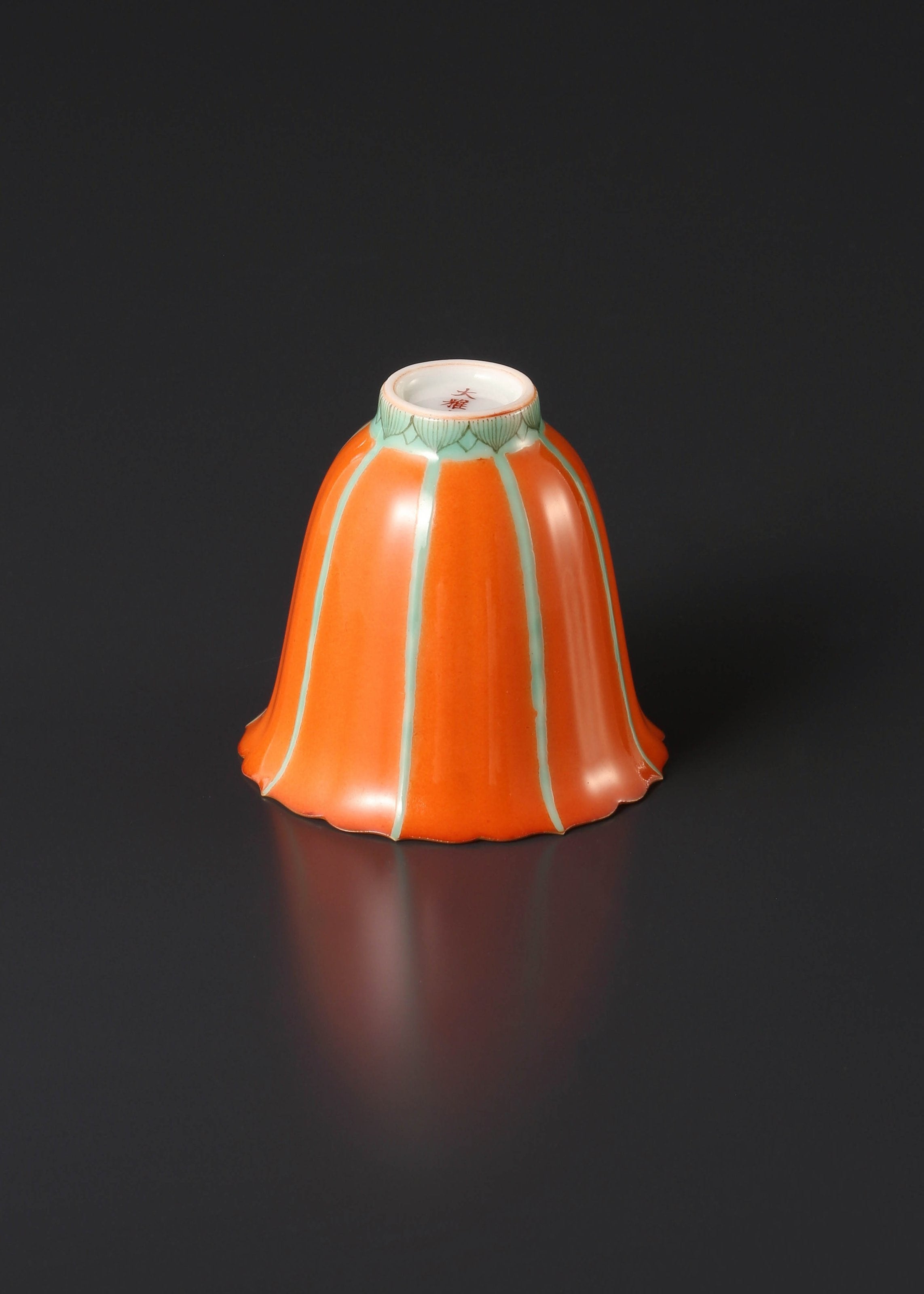 Iron-red diamond-shaped elegant cup