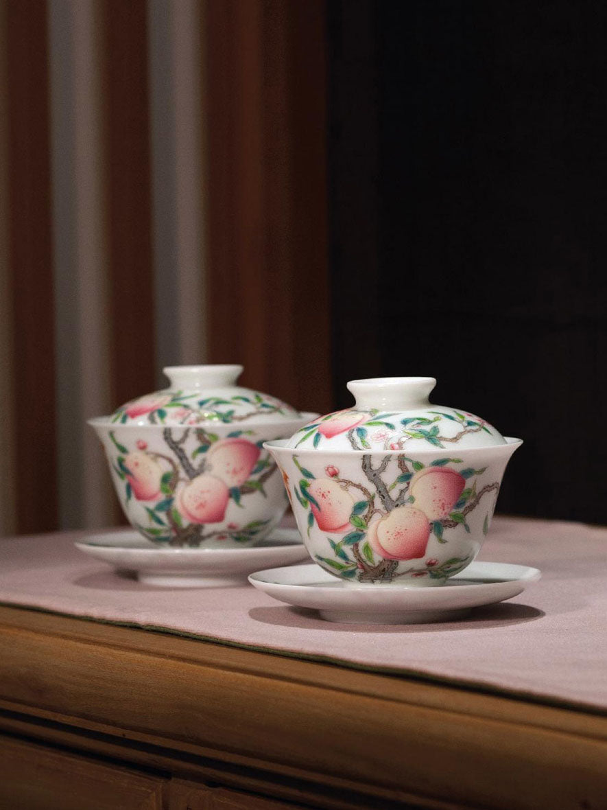 粉彩壽桃子蓋碗