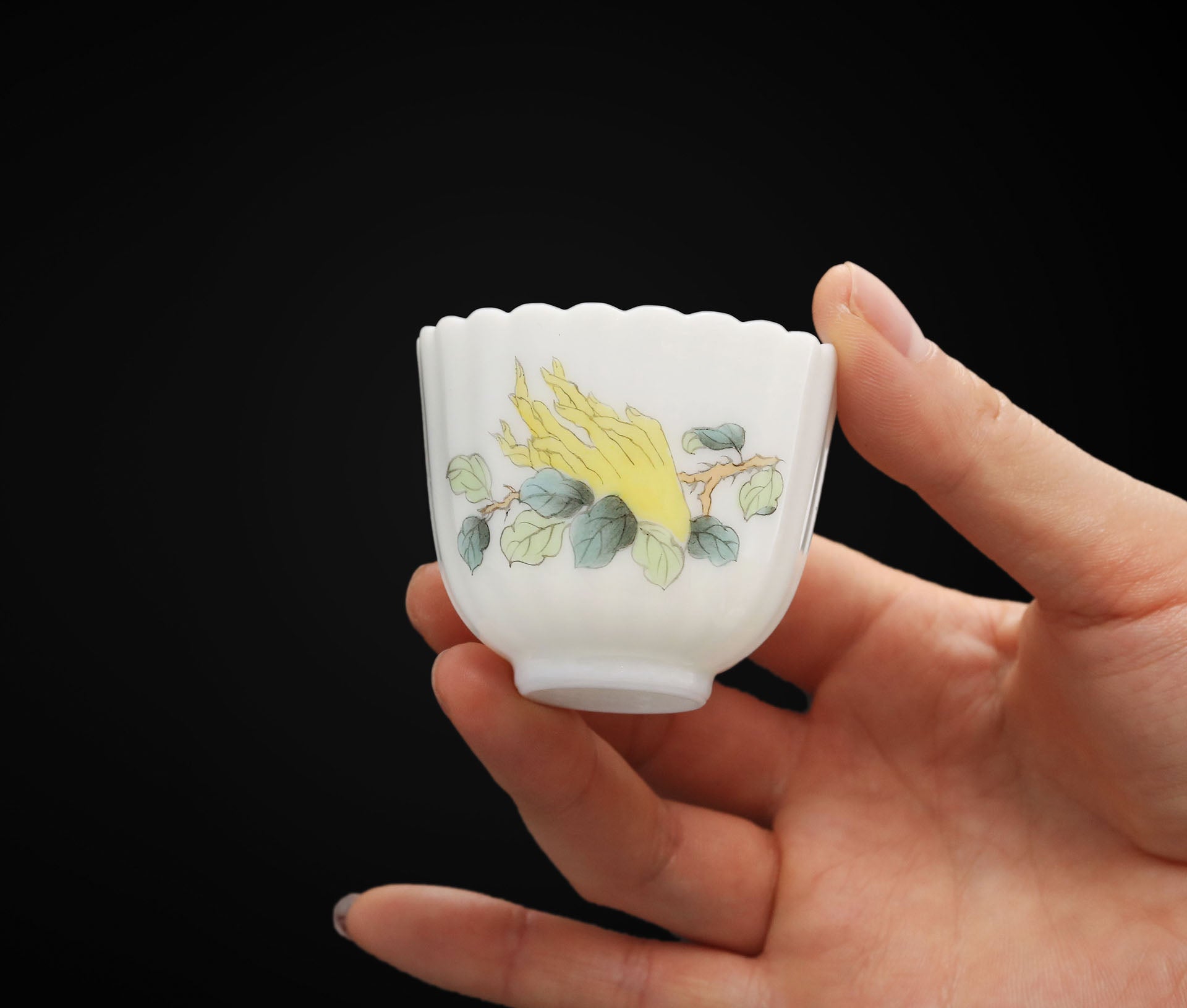 多子多福粉彩品茗杯