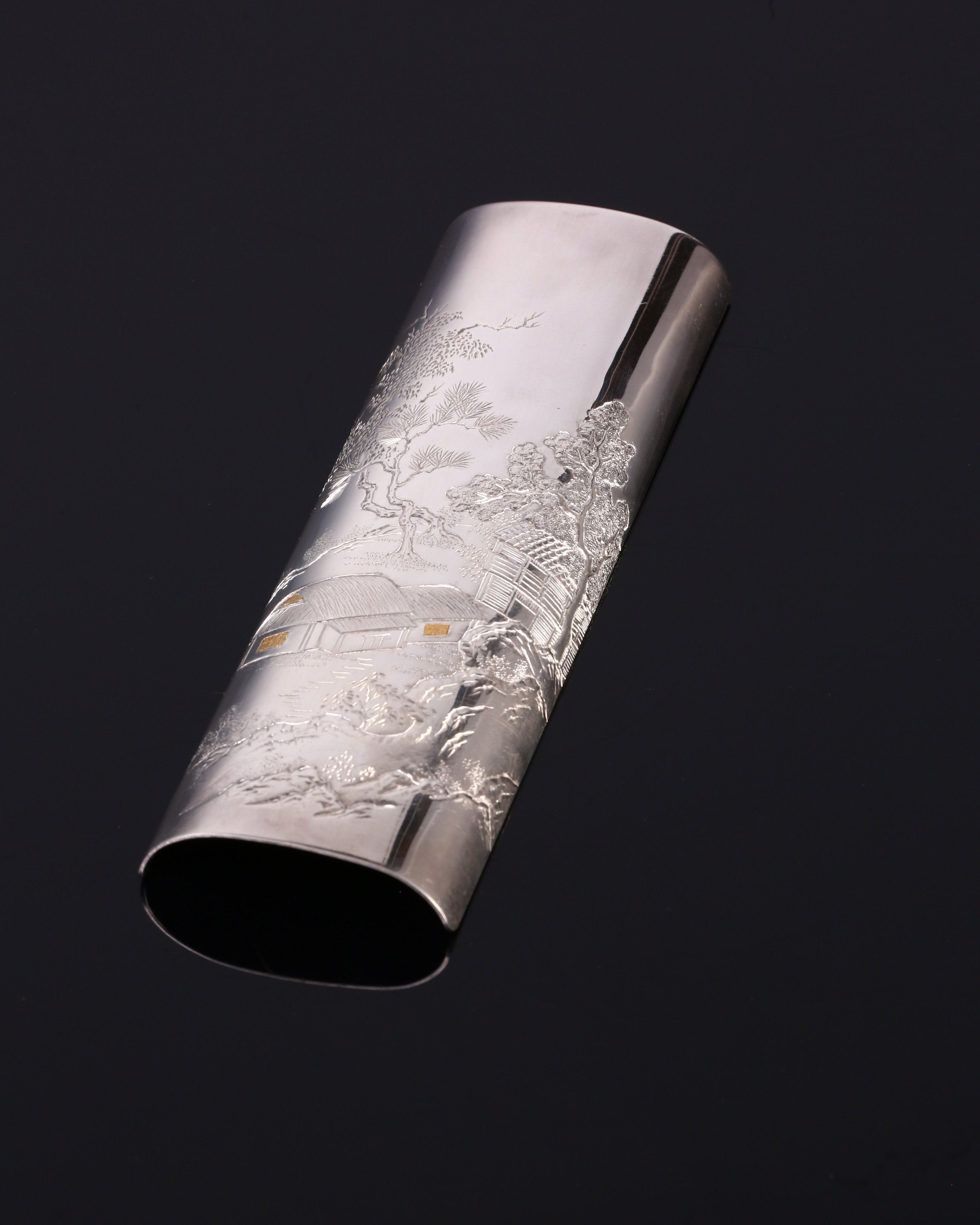 浮雕山水人家
纯银茶则