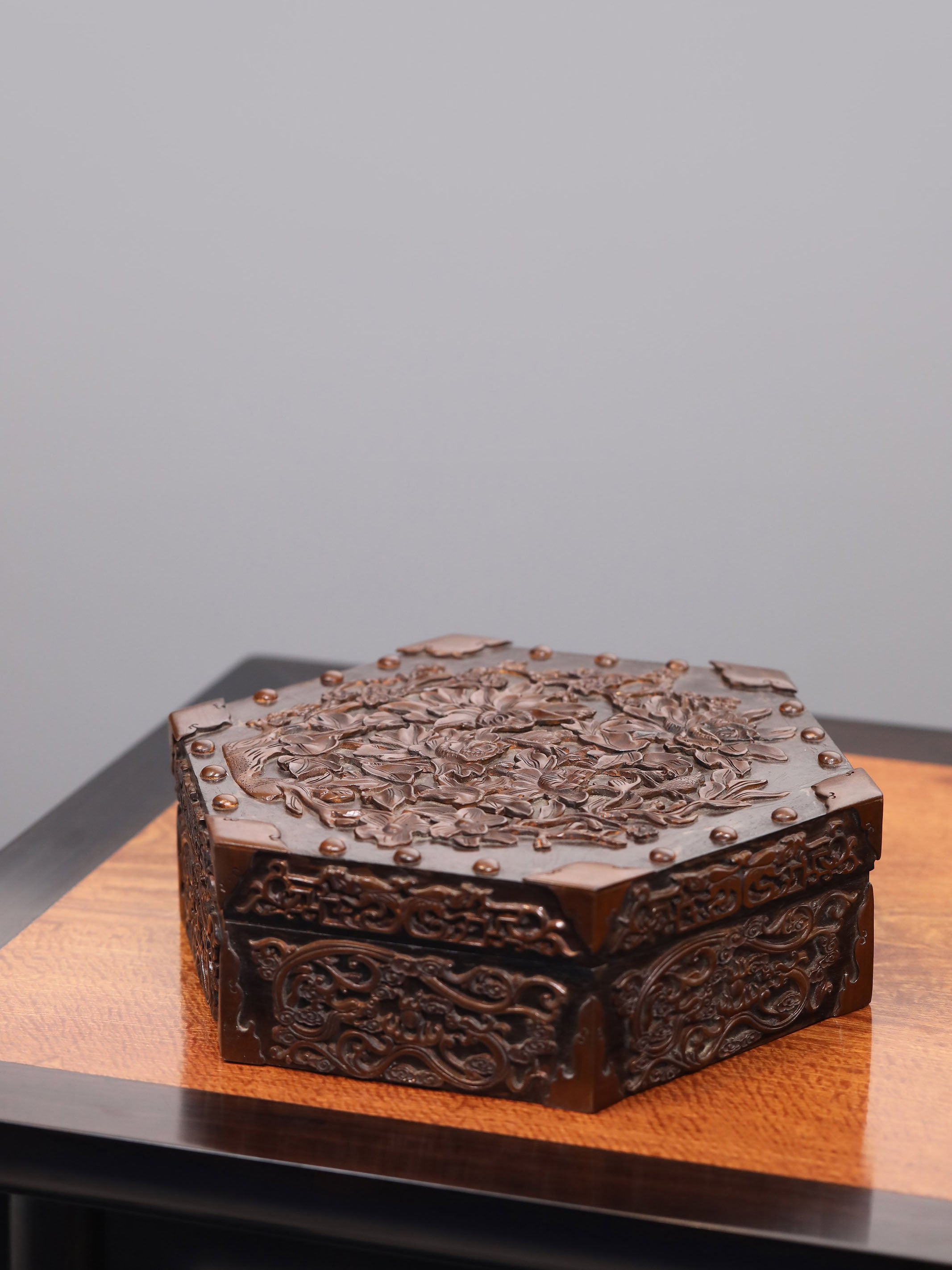 芙蓉花鸟纹六角果盒