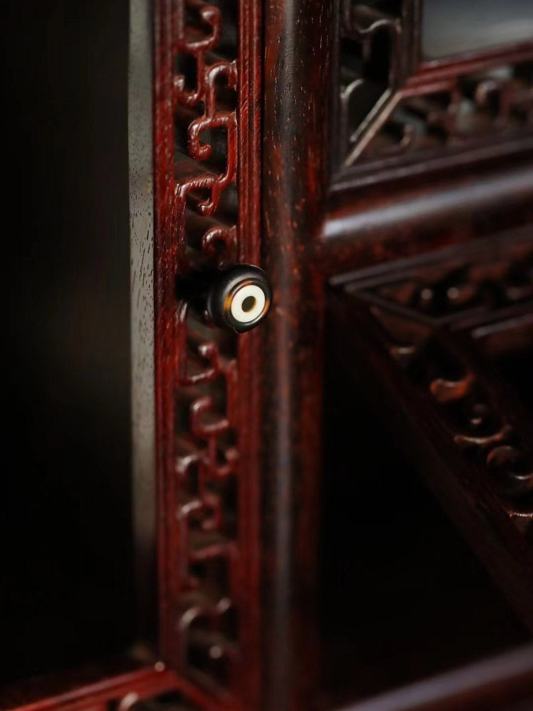 小叶紫檀拐子龙多宝茶柜