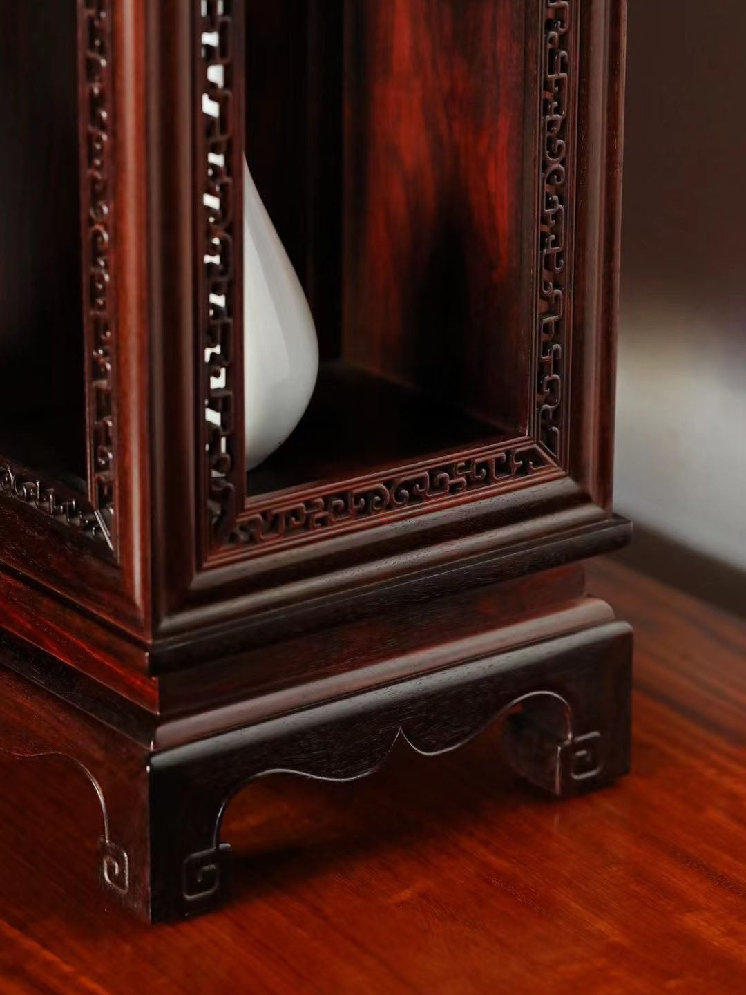 小叶紫檀拐子龙多宝茶柜