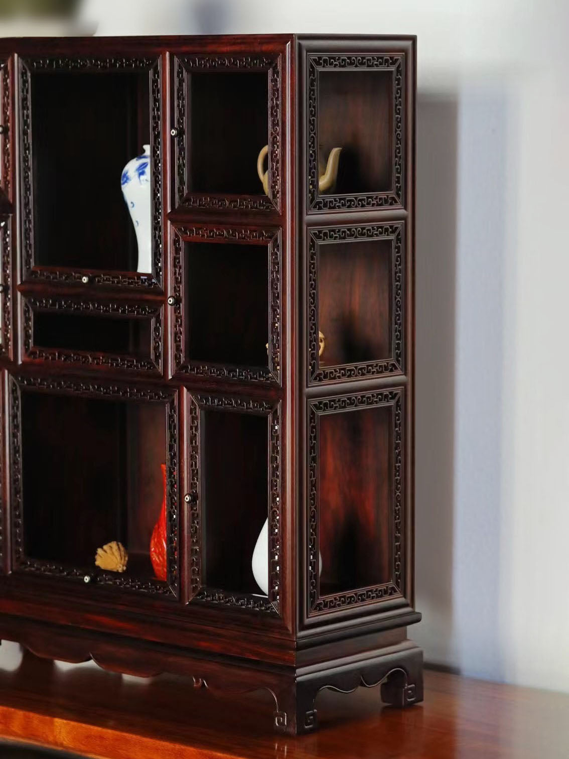 小叶紫檀拐子龙多宝茶柜