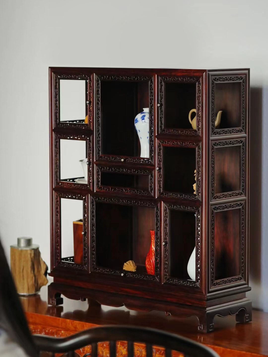 小叶紫檀拐子龙多宝茶柜