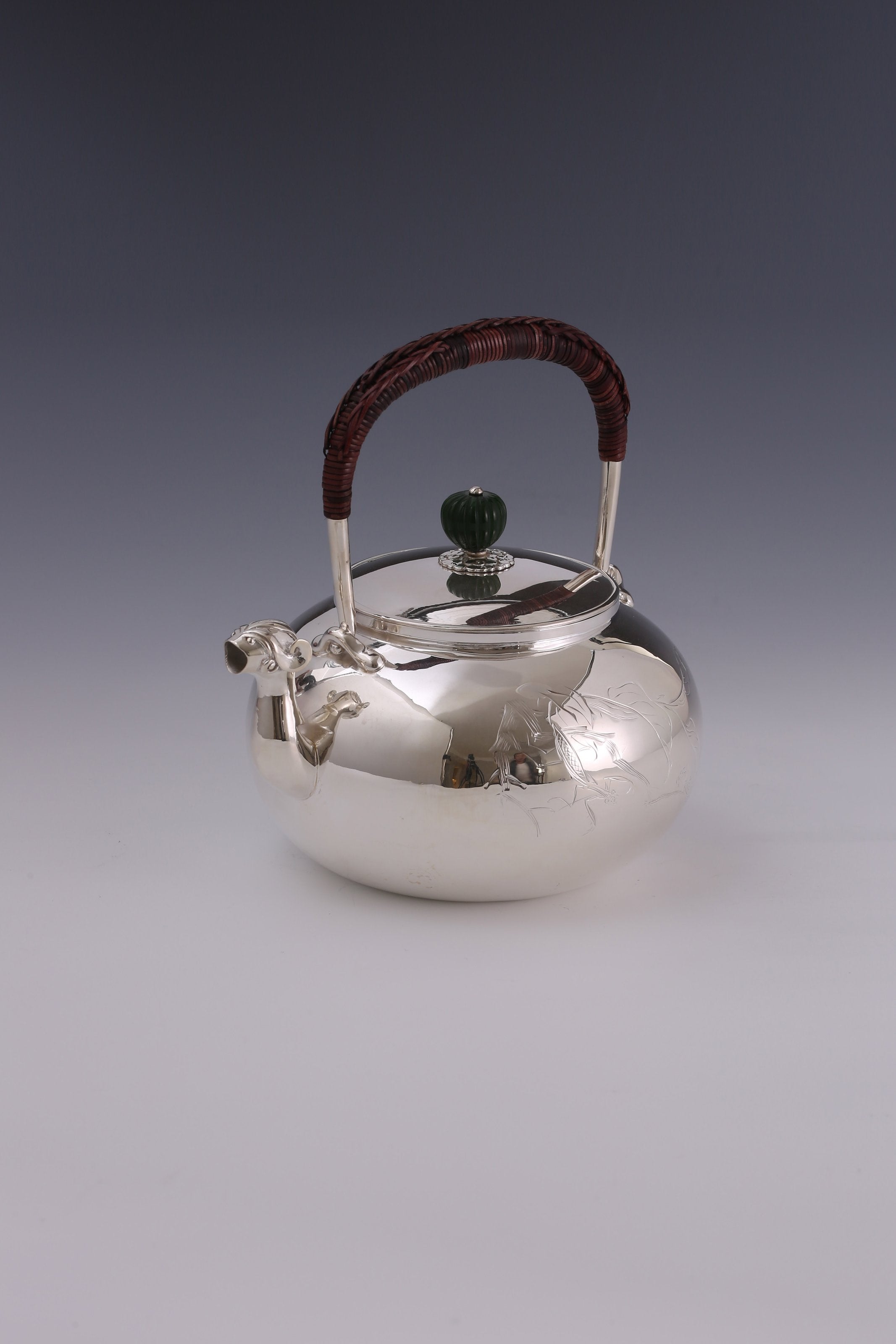 Plain silver ewer with animal-shaped mouth