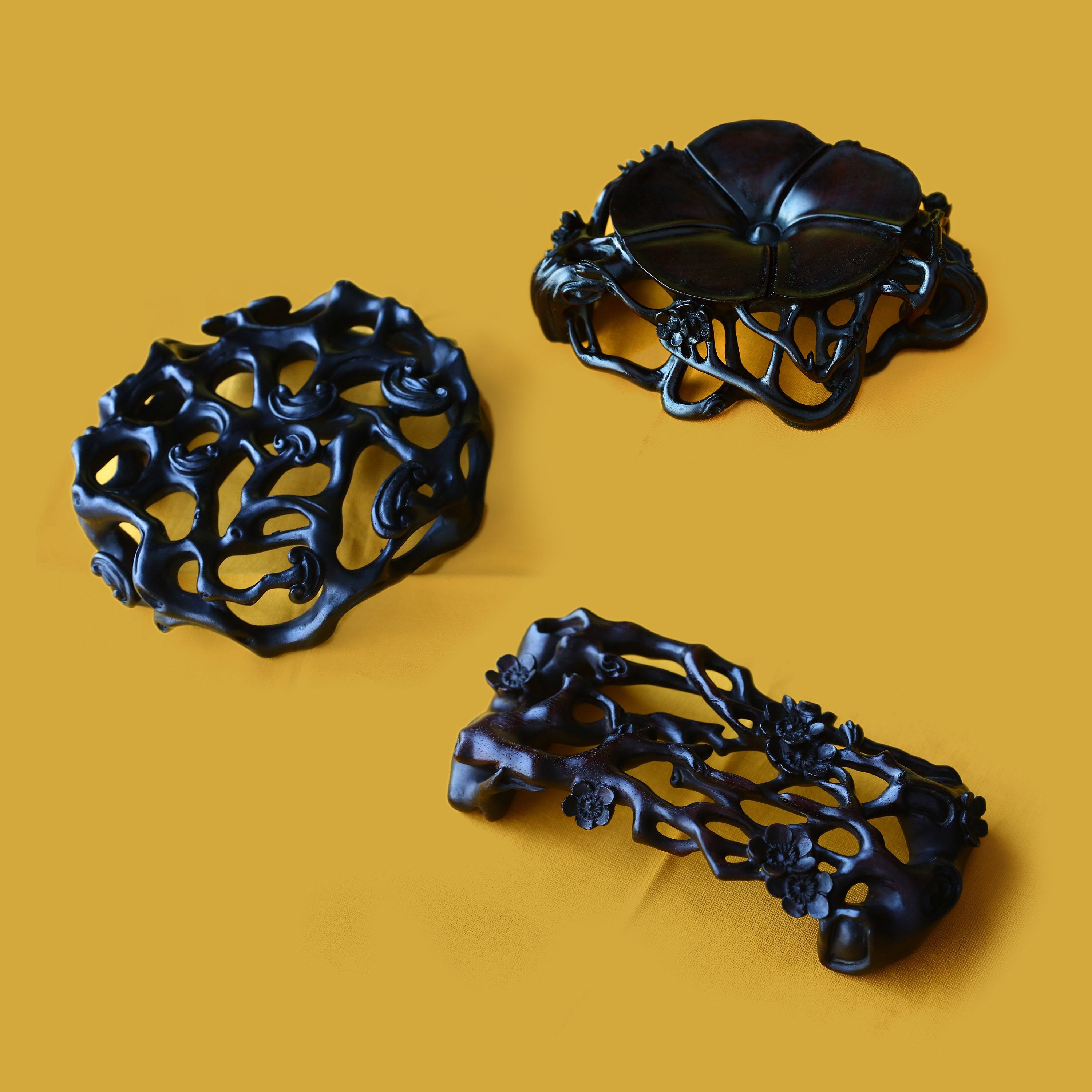 红木梅花、灵芝、海棠纹底托三支