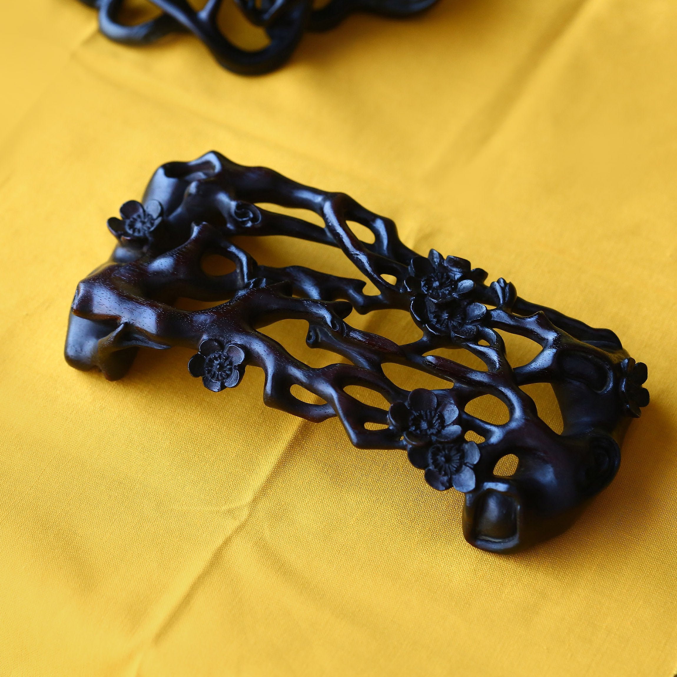 红木梅花、灵芝、海棠纹底托三支