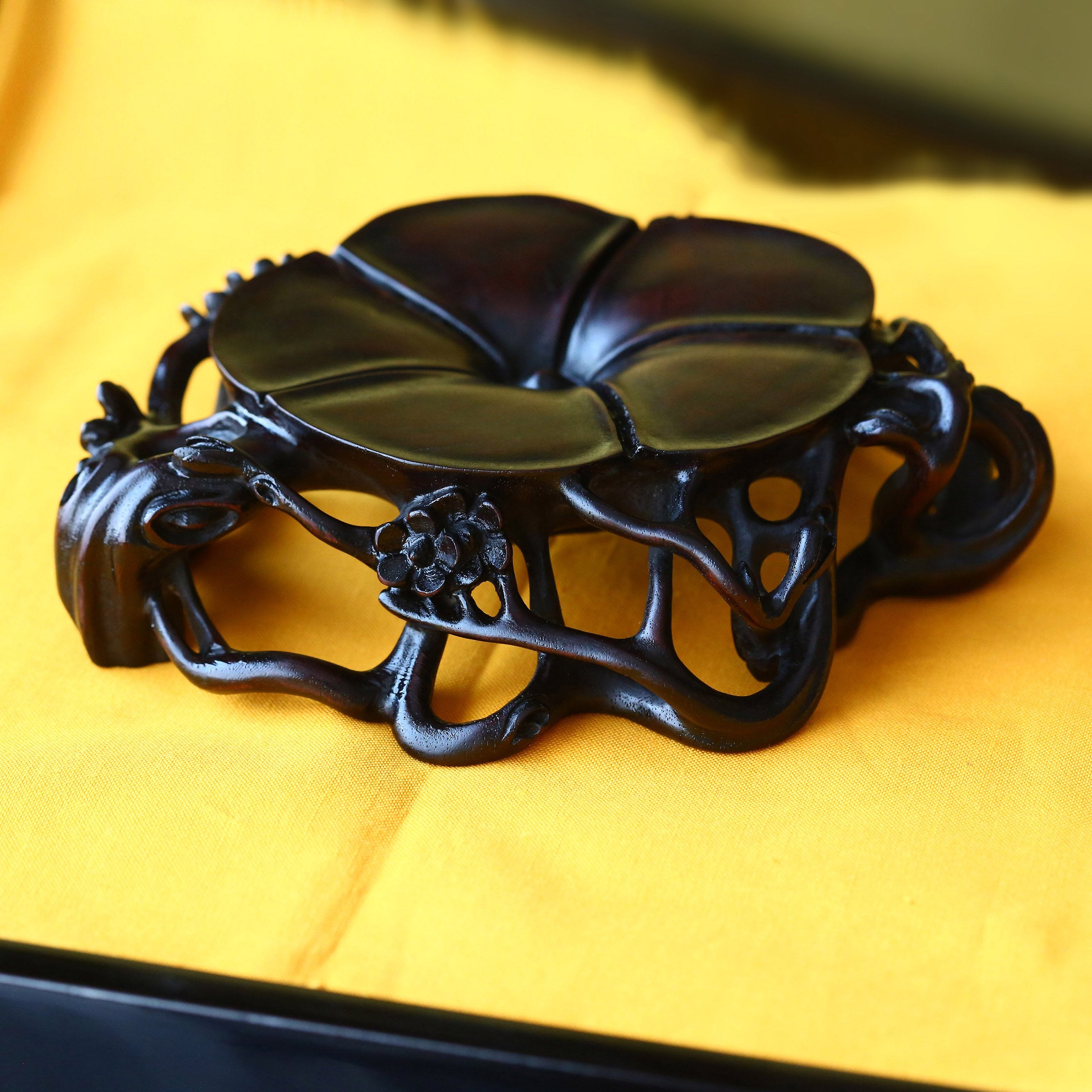 红木梅花、灵芝、海棠纹底托三支