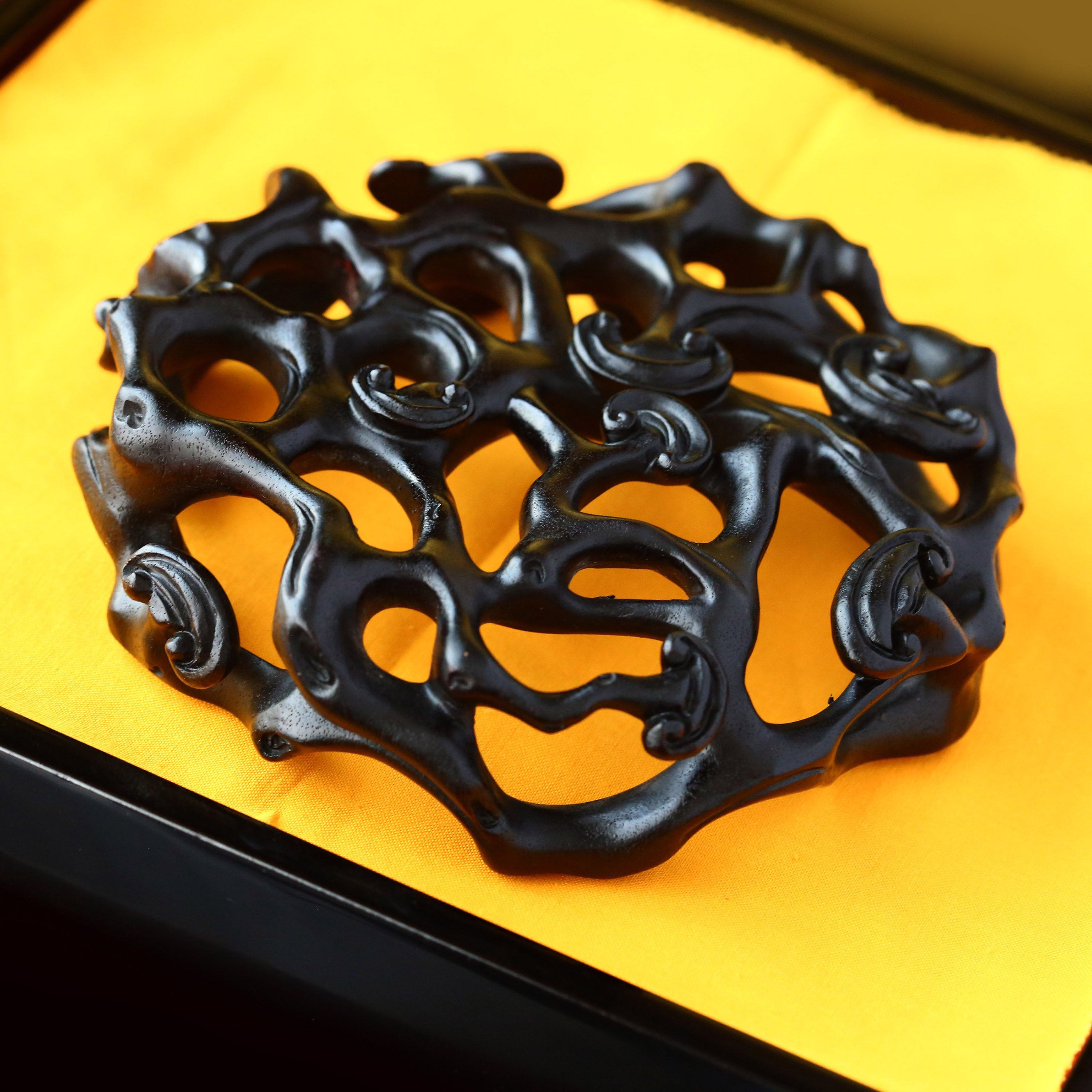 红木梅花、灵芝、海棠纹底托三支