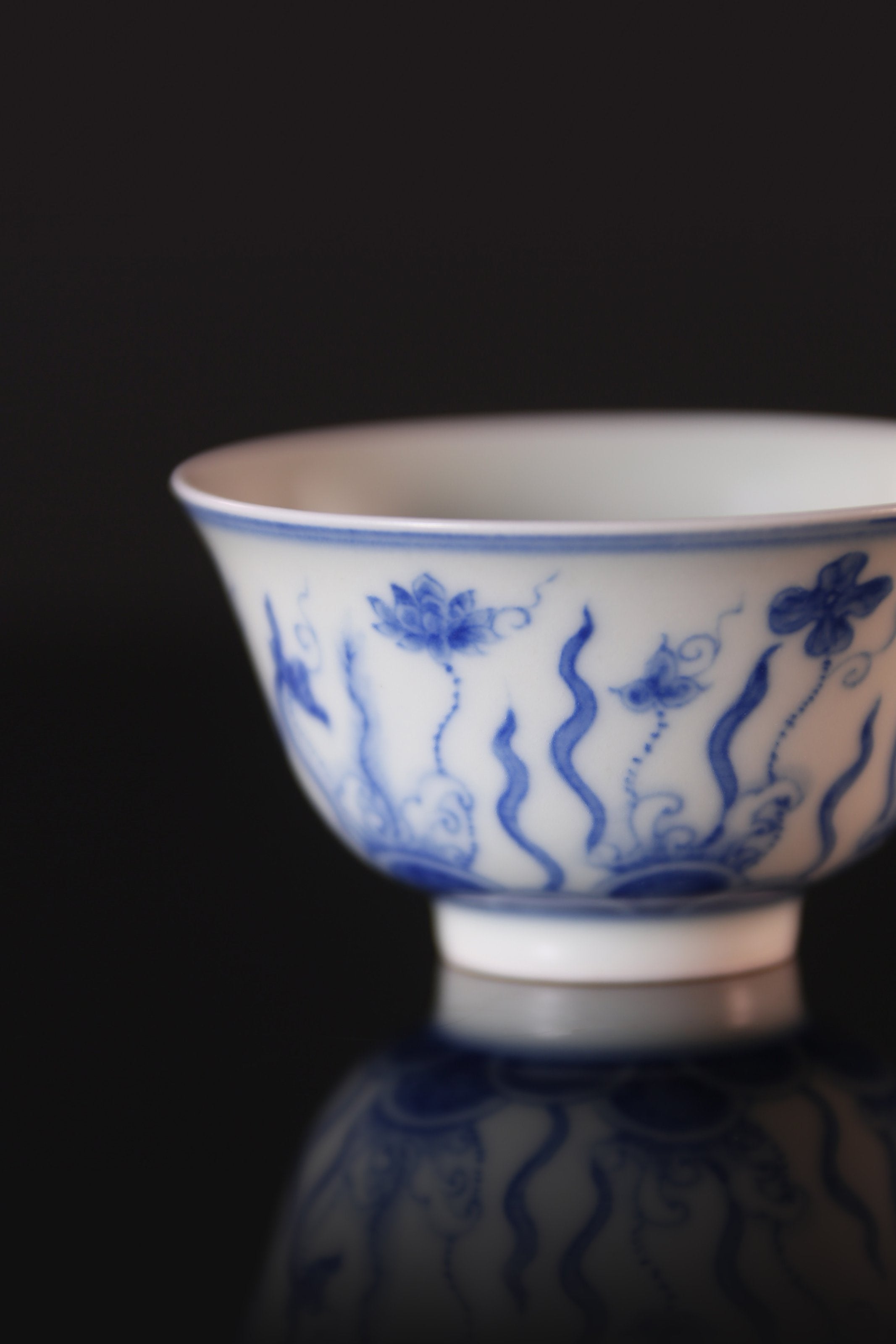 Blue and White Porcelain Algae Pattern Cup