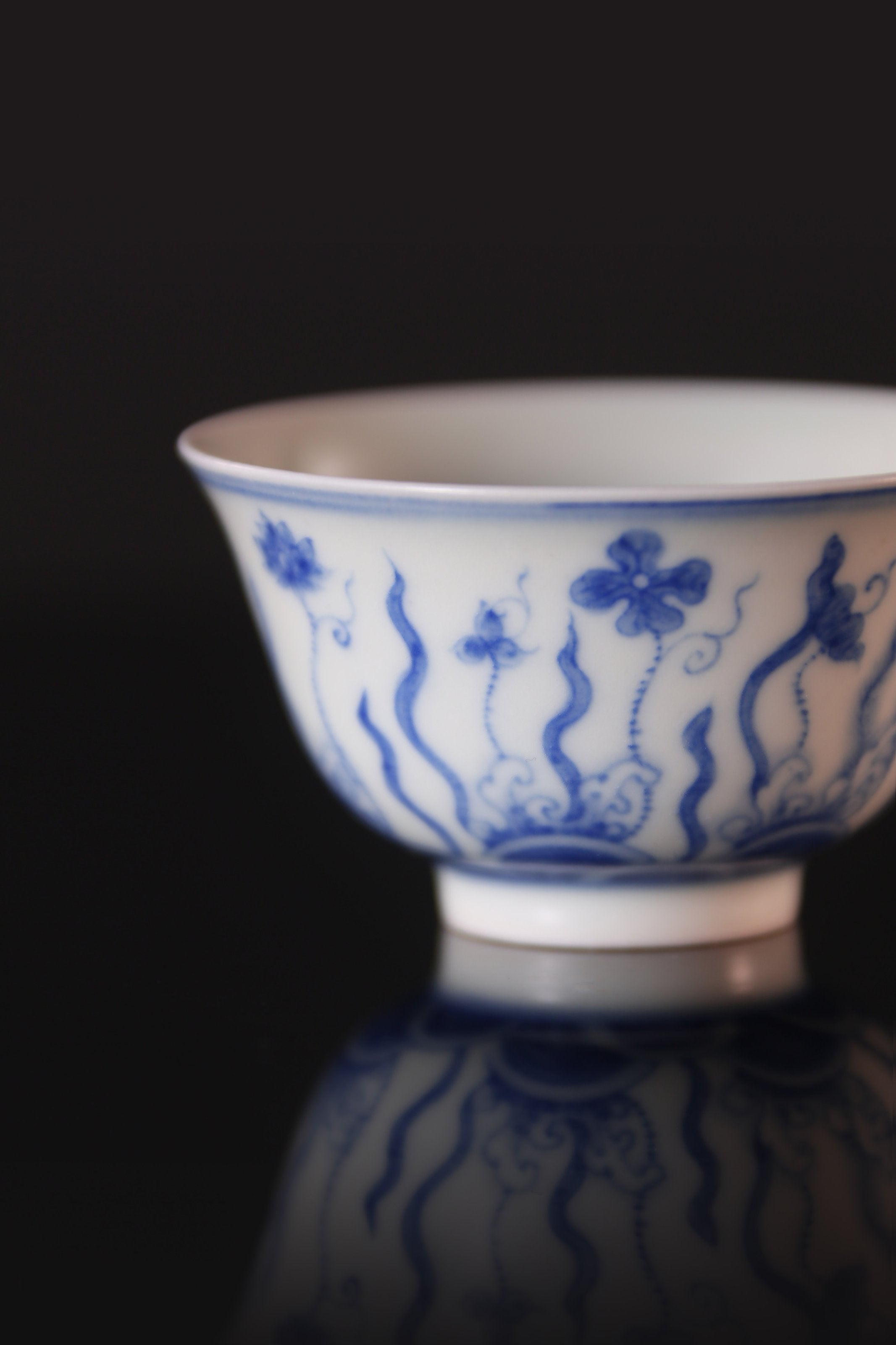 Blue and White Porcelain Algae Pattern Cup