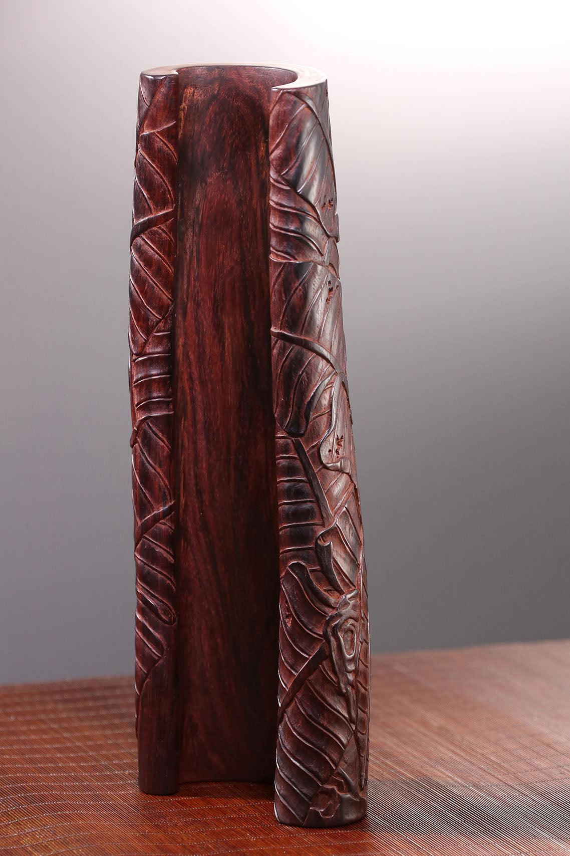 海南黄花梨雕芭蕉叶臂格