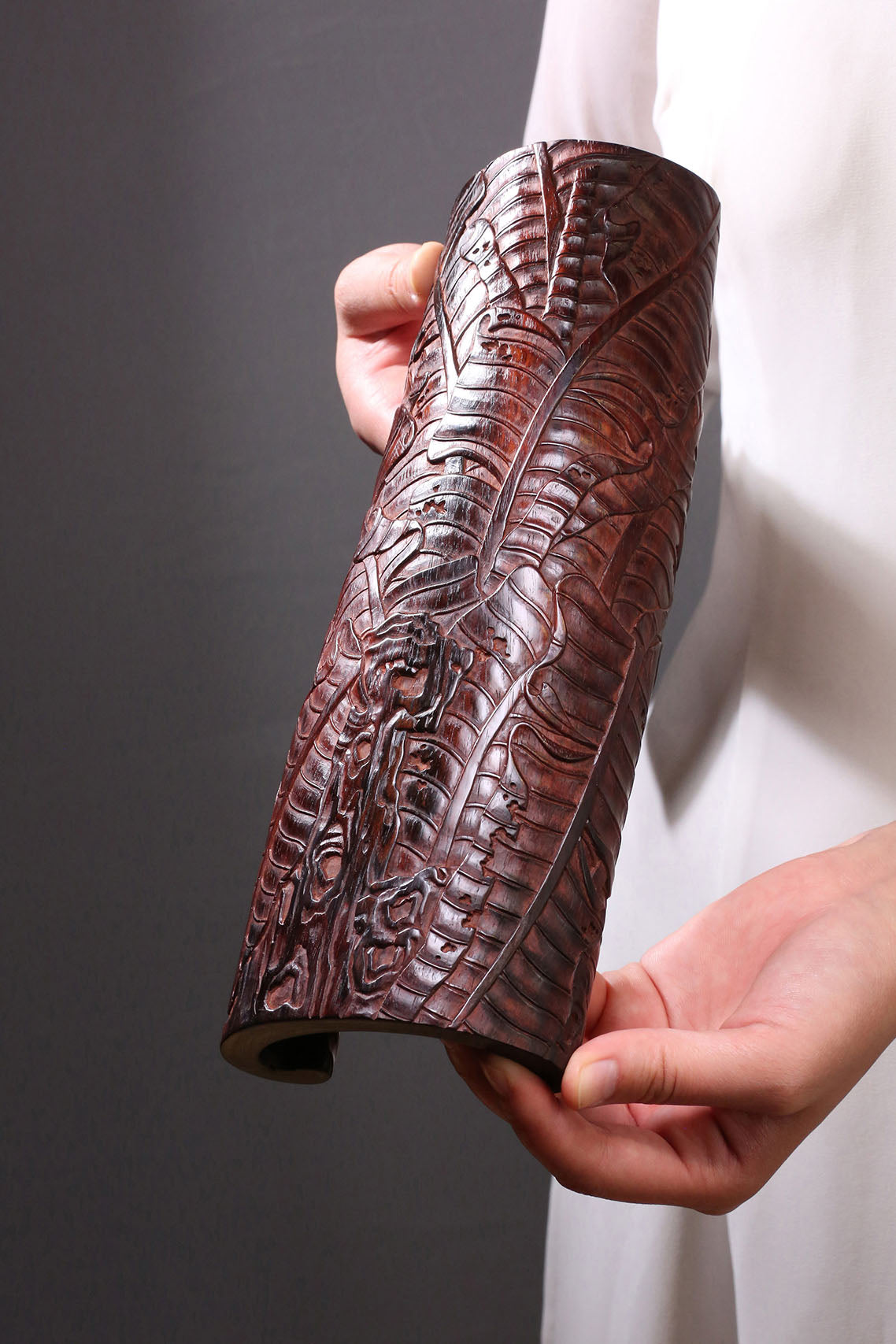 海南黄花梨雕芭蕉叶臂格