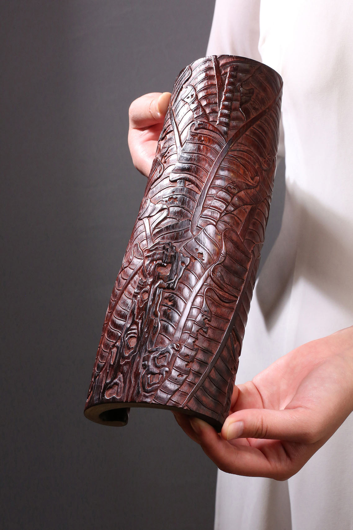 海南黄花梨雕芭蕉叶臂格