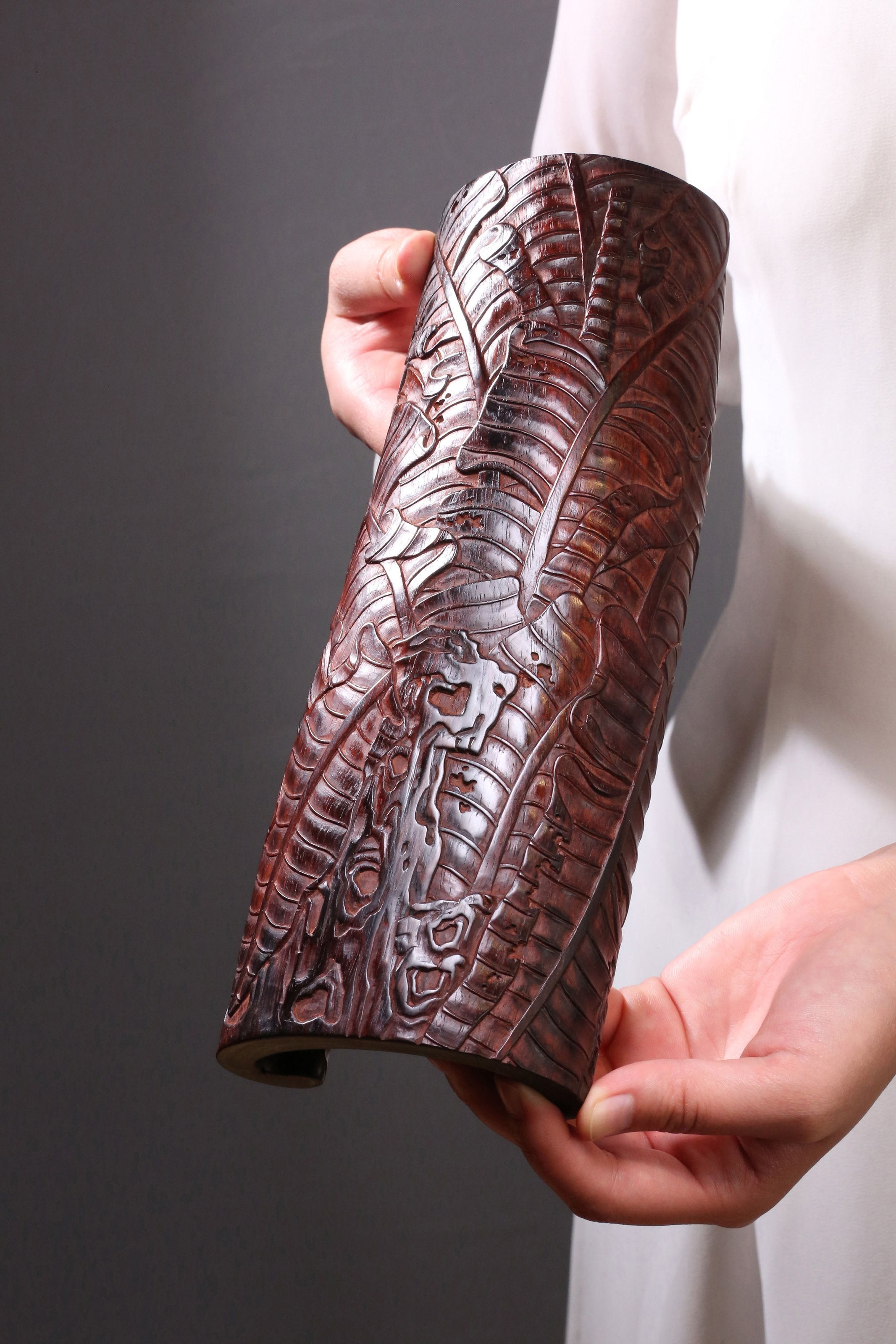 海南黄花梨雕芭蕉叶臂格