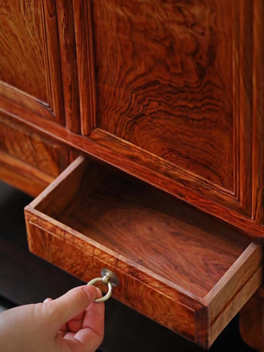 黄花梨圆角案上茶边柜