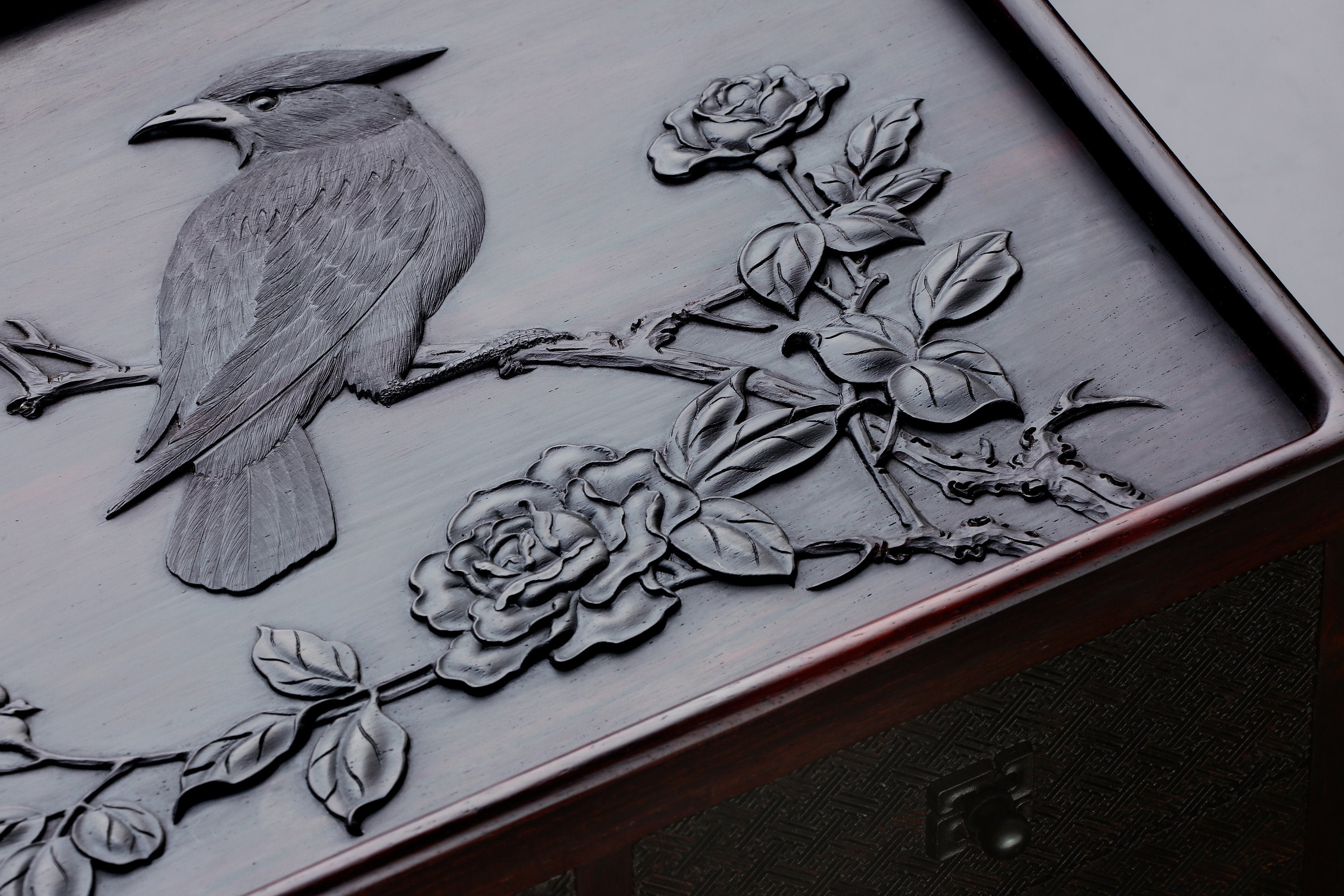 大叶紫檀丝翎檀雕戴胜登枝万字纹四屉茶盒