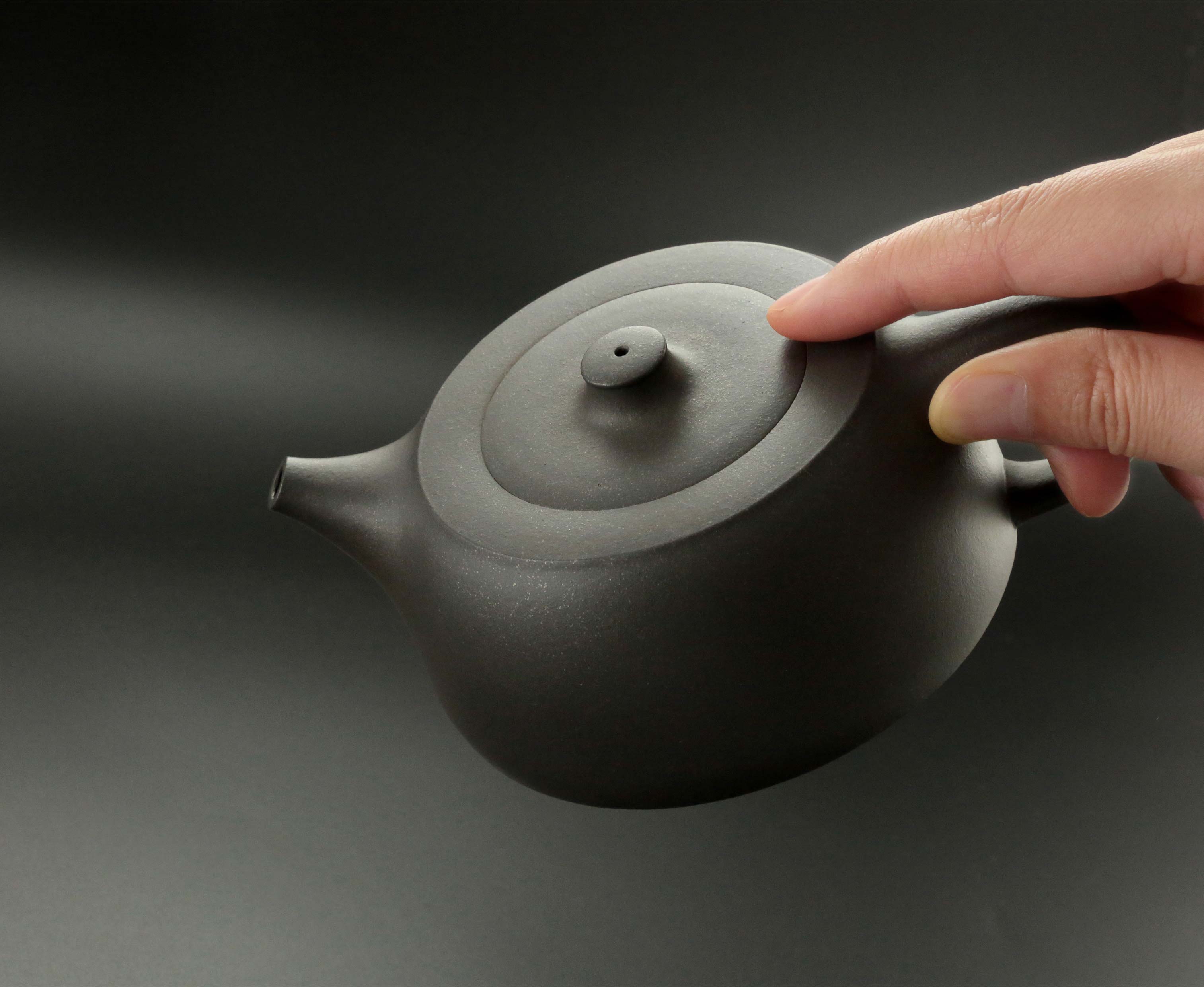 Reduced-Fired Purple Clay Well-shaped Teapot