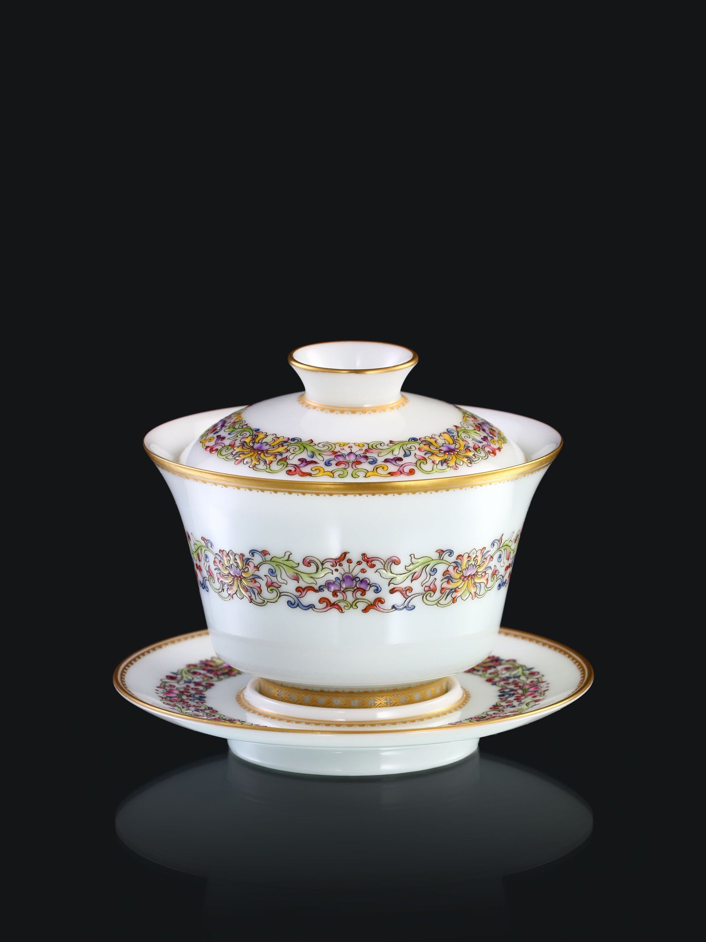 Gilded Rim Slightly Waisted Lidded Bowl / Tea Cup with Ruyi and Interlocking Scroll Patterns