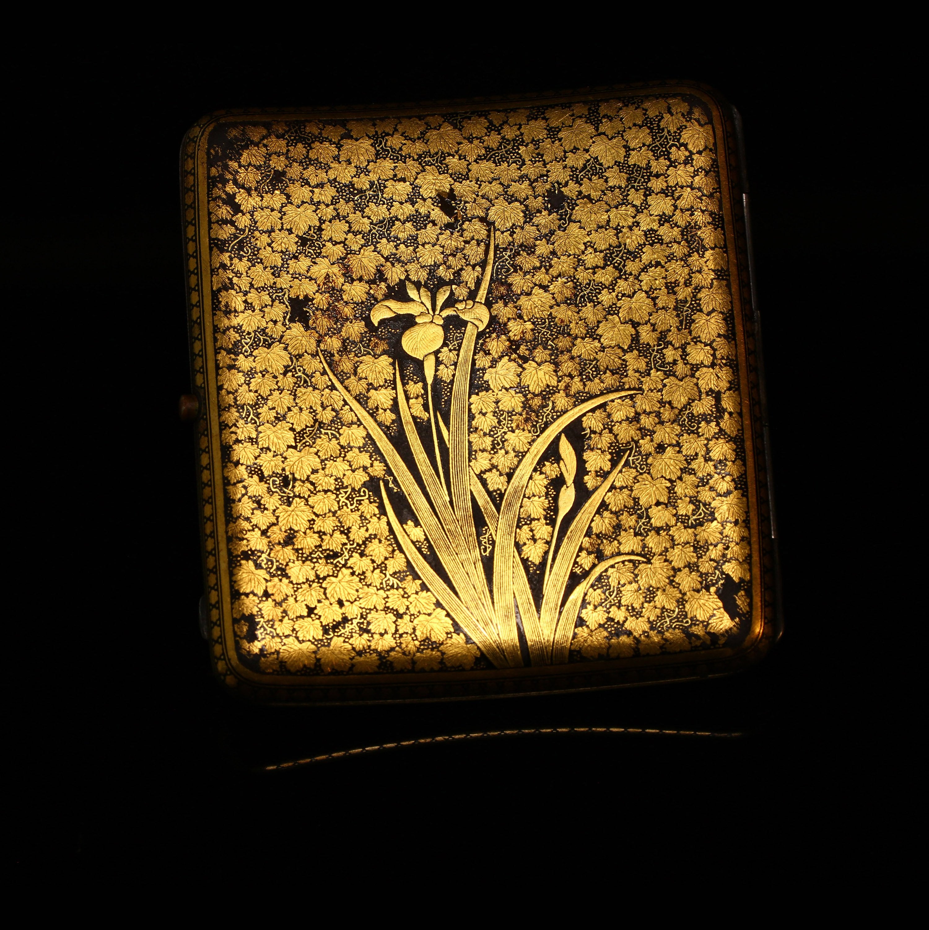 Komai Iron Inlaid Gold Dragon Pattern Cigarette Box