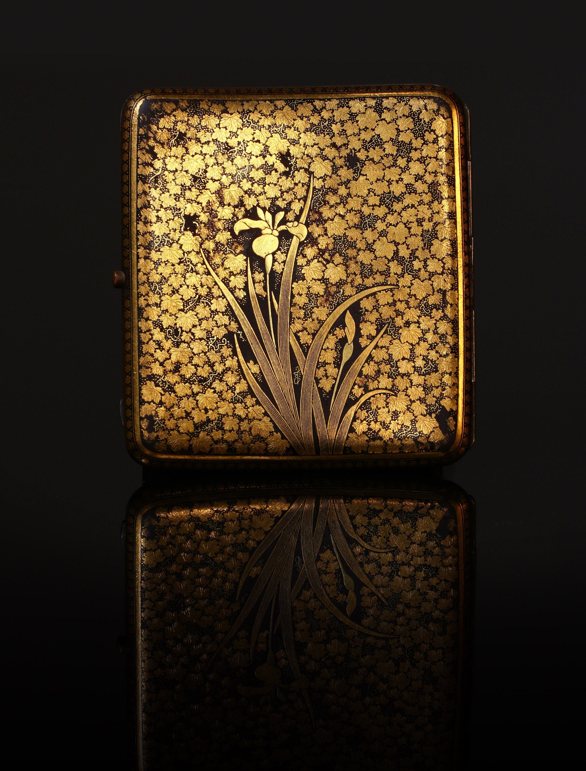 Komai Iron Inlaid Gold Dragon Pattern Cigarette Box