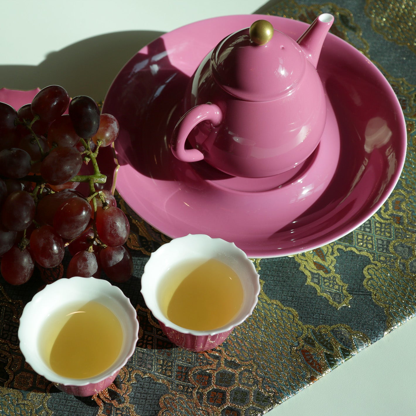 Gilt-Finial Carmine Glaze Pear-Shaped Teapot
