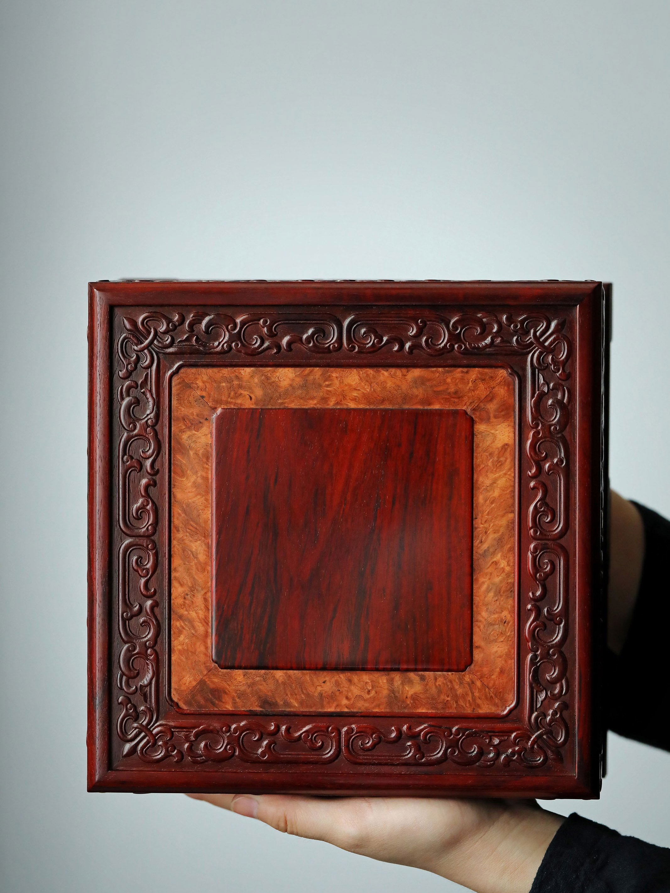 小叶紫檀祥云卷草纹四角天地盖三层茶盒