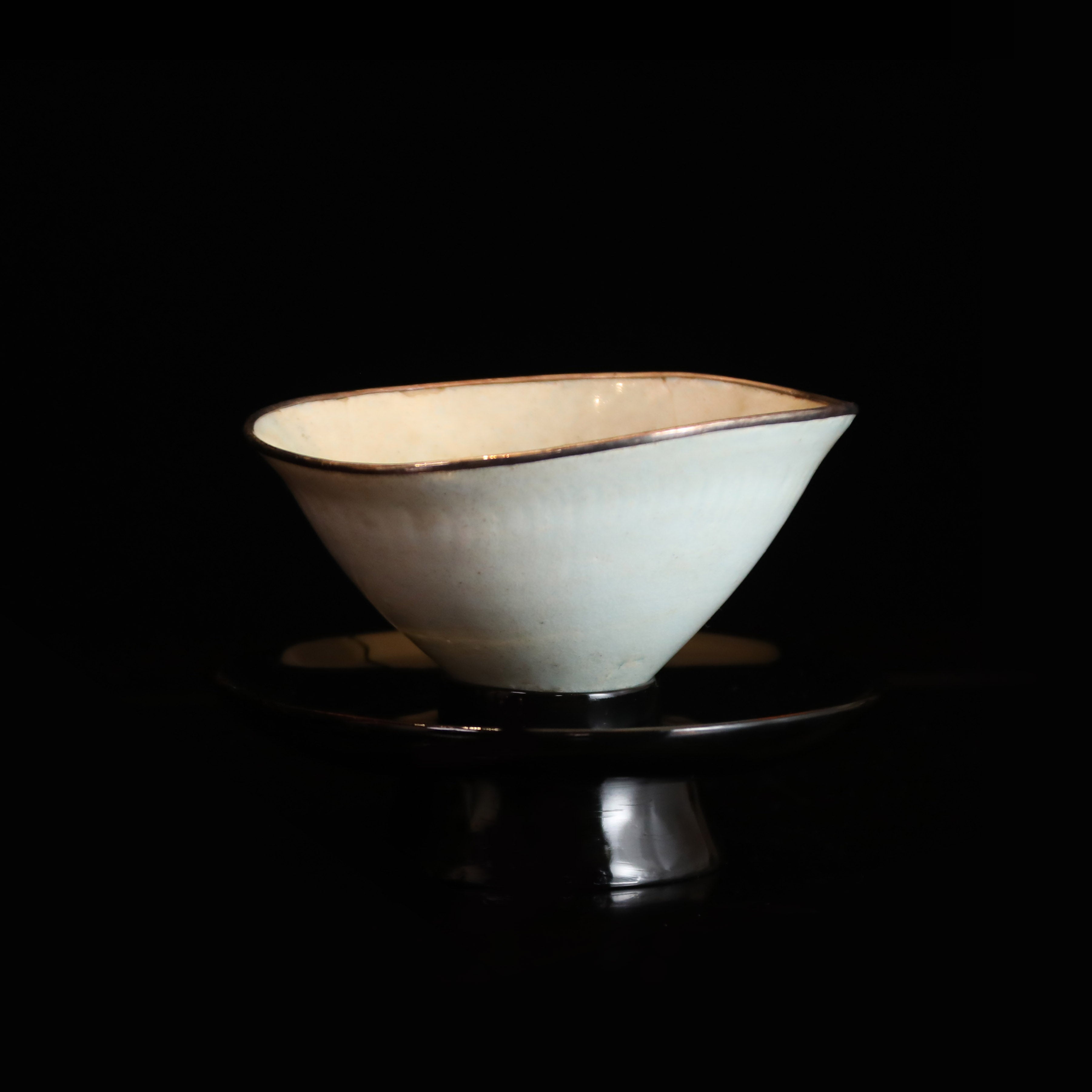 A Pair of Reproduced Hutian Kiln Conical Bowls with Kintsugi Repair (with Lacquer Stands)