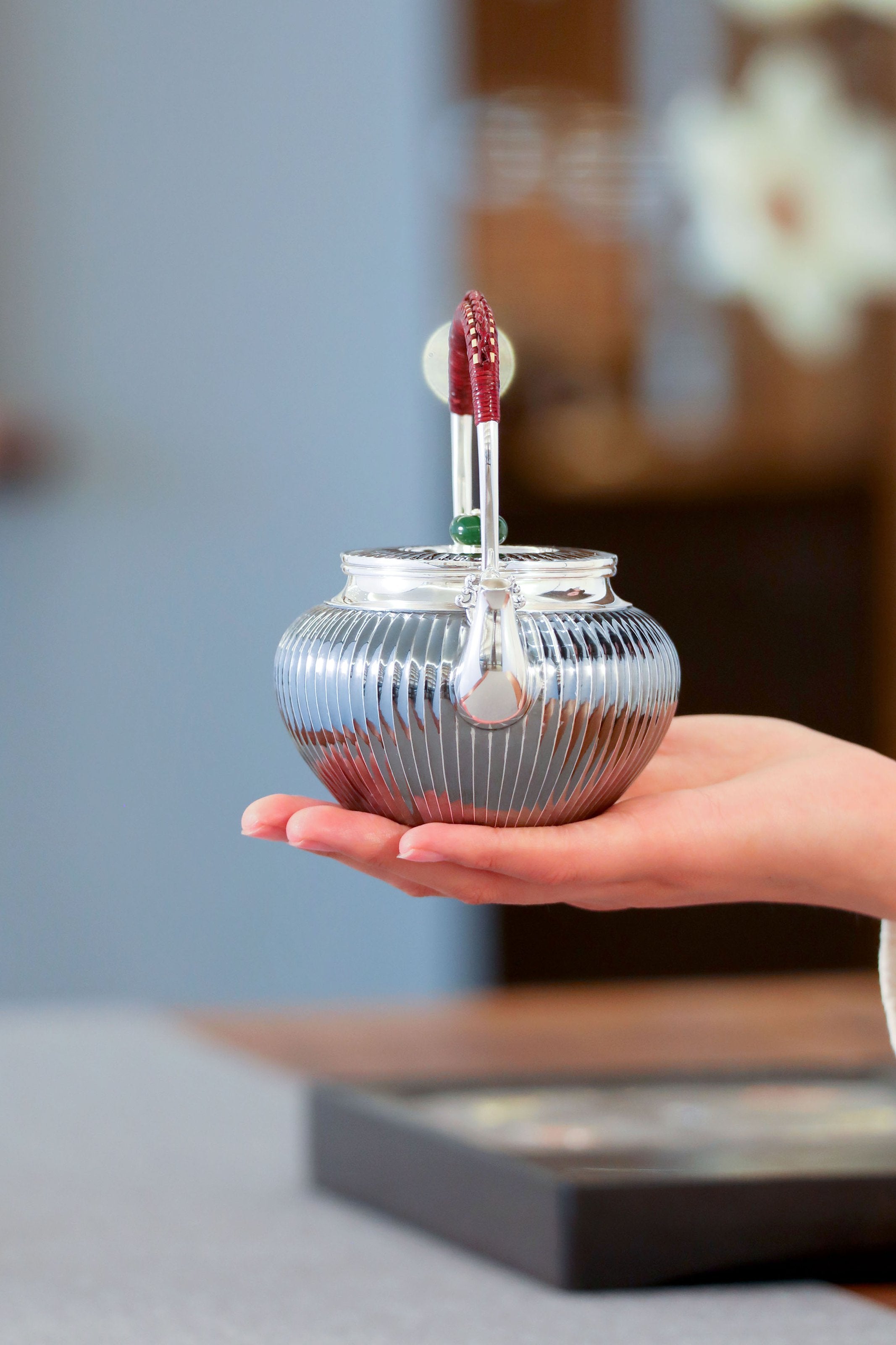 菊花瓣提梁純銀泡壺