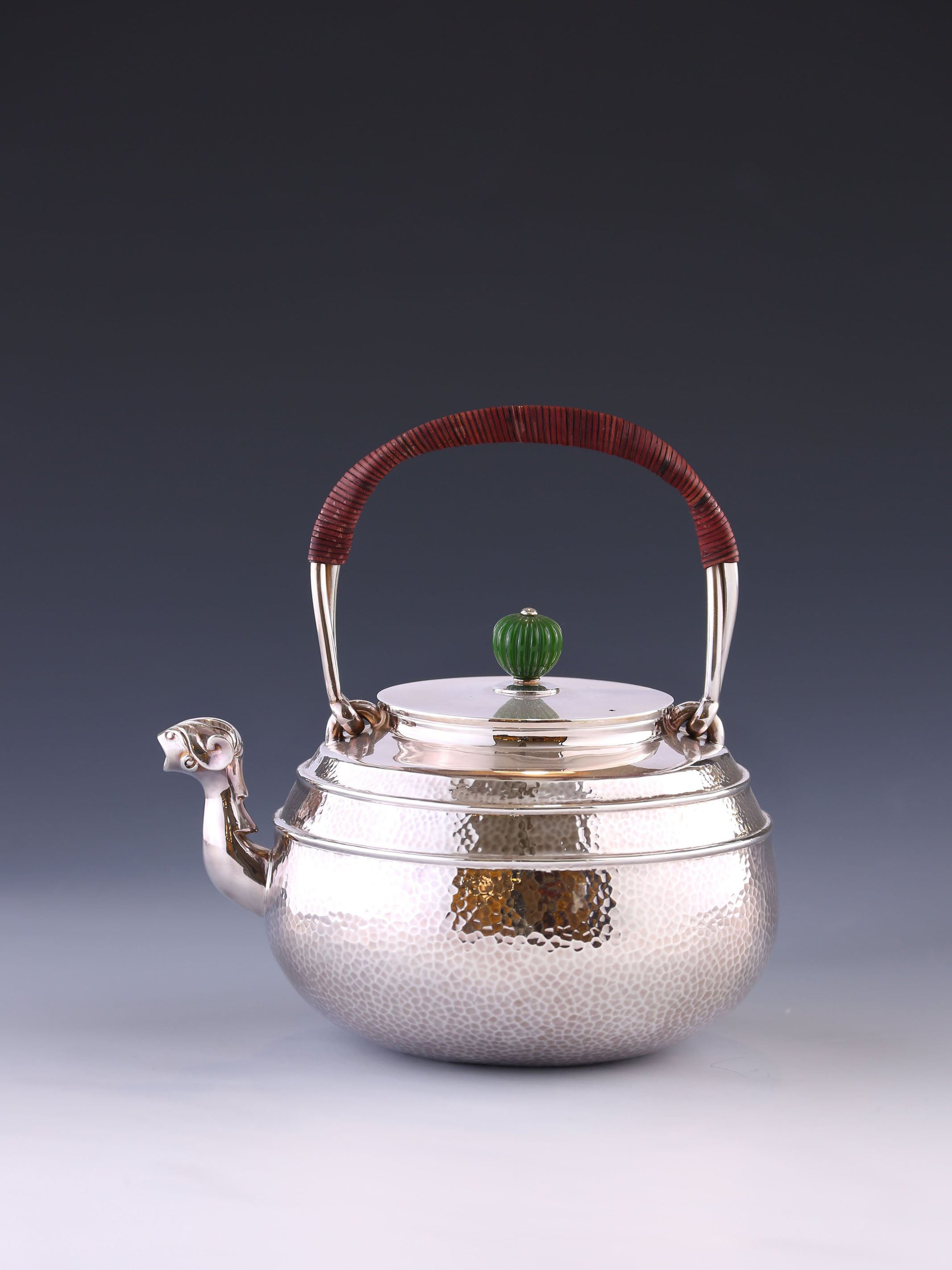 菊花玉摘兽口银壶