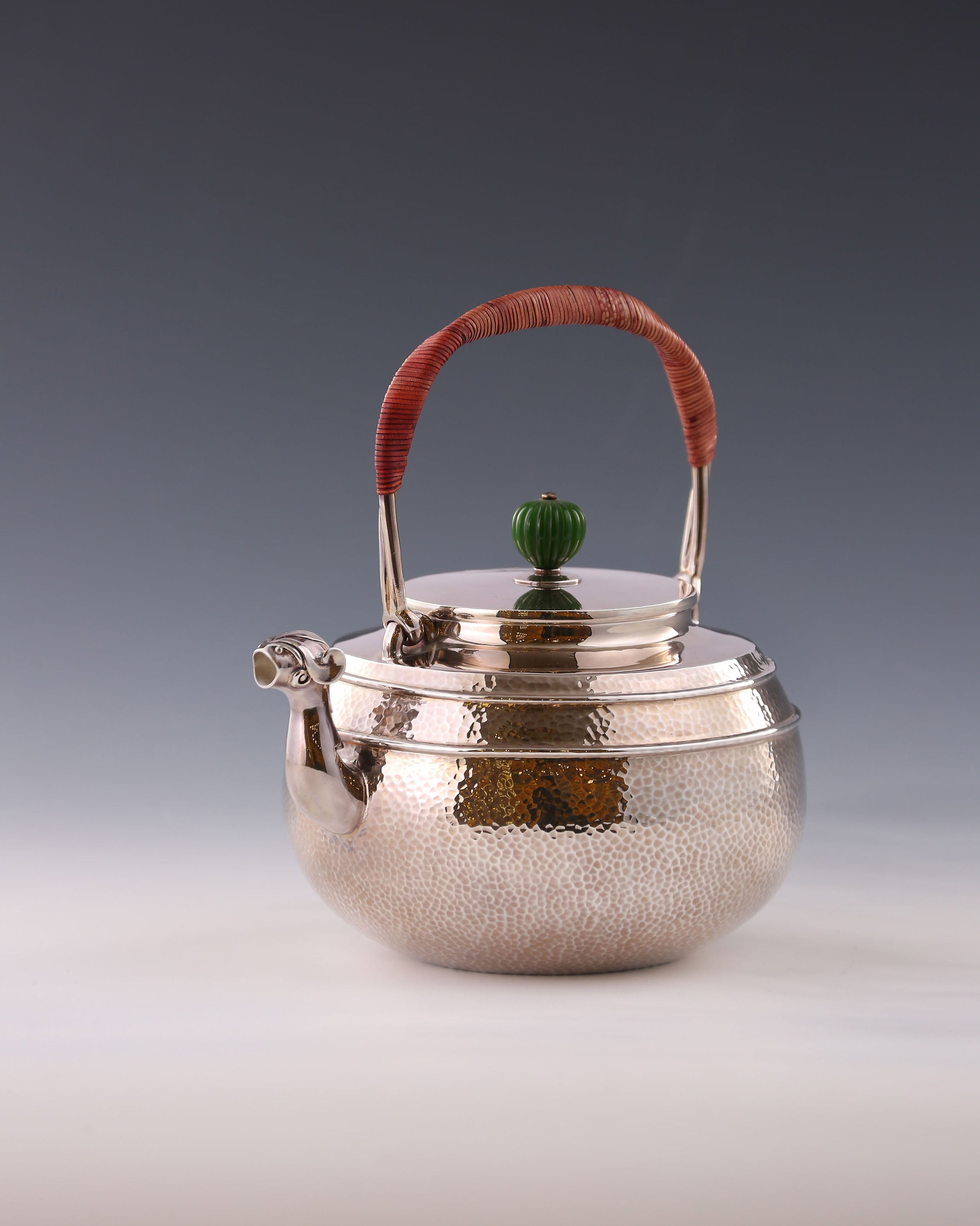 菊花玉摘兽口银壶