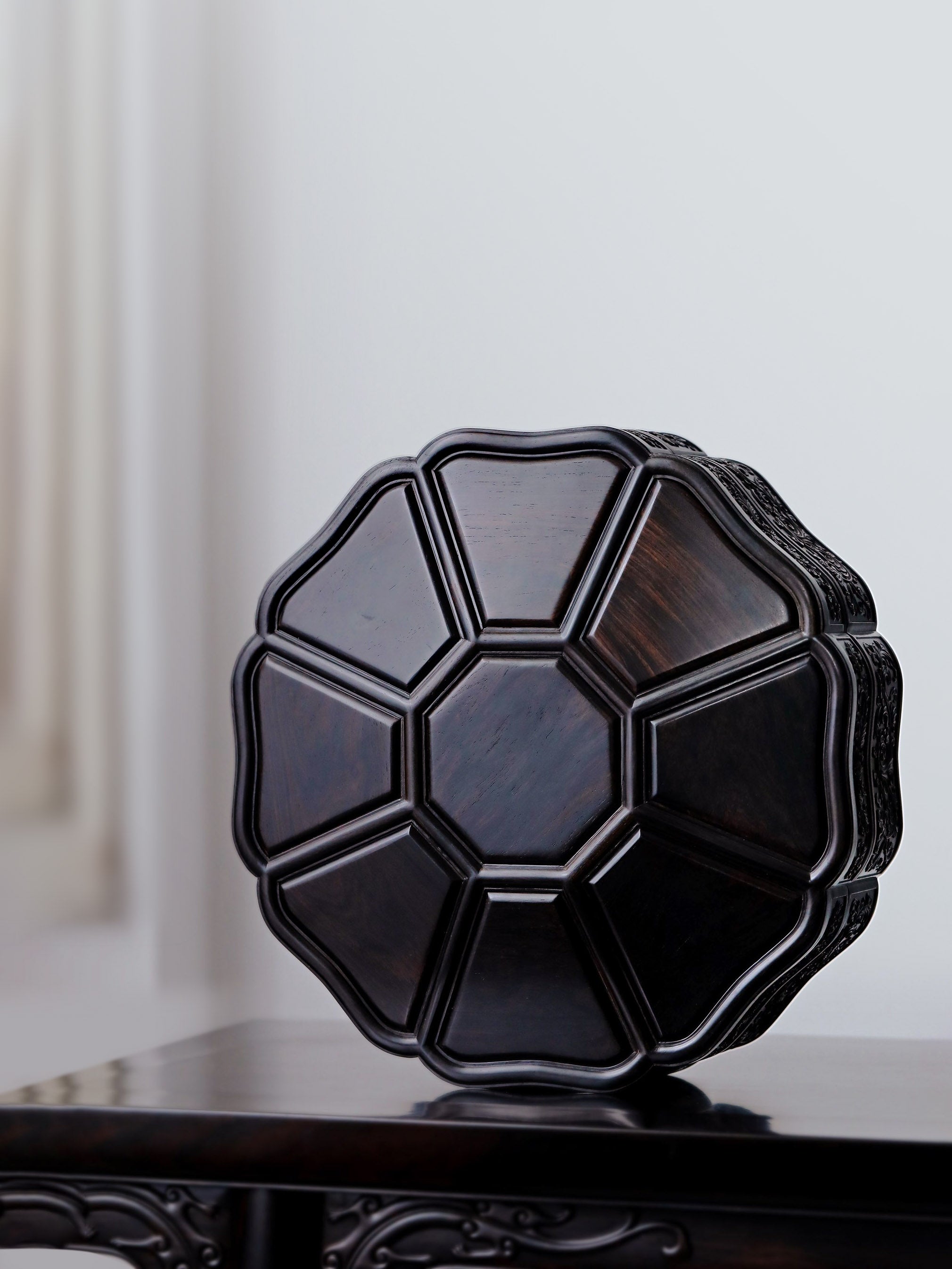 紫光檀素面葵花八宝果盒