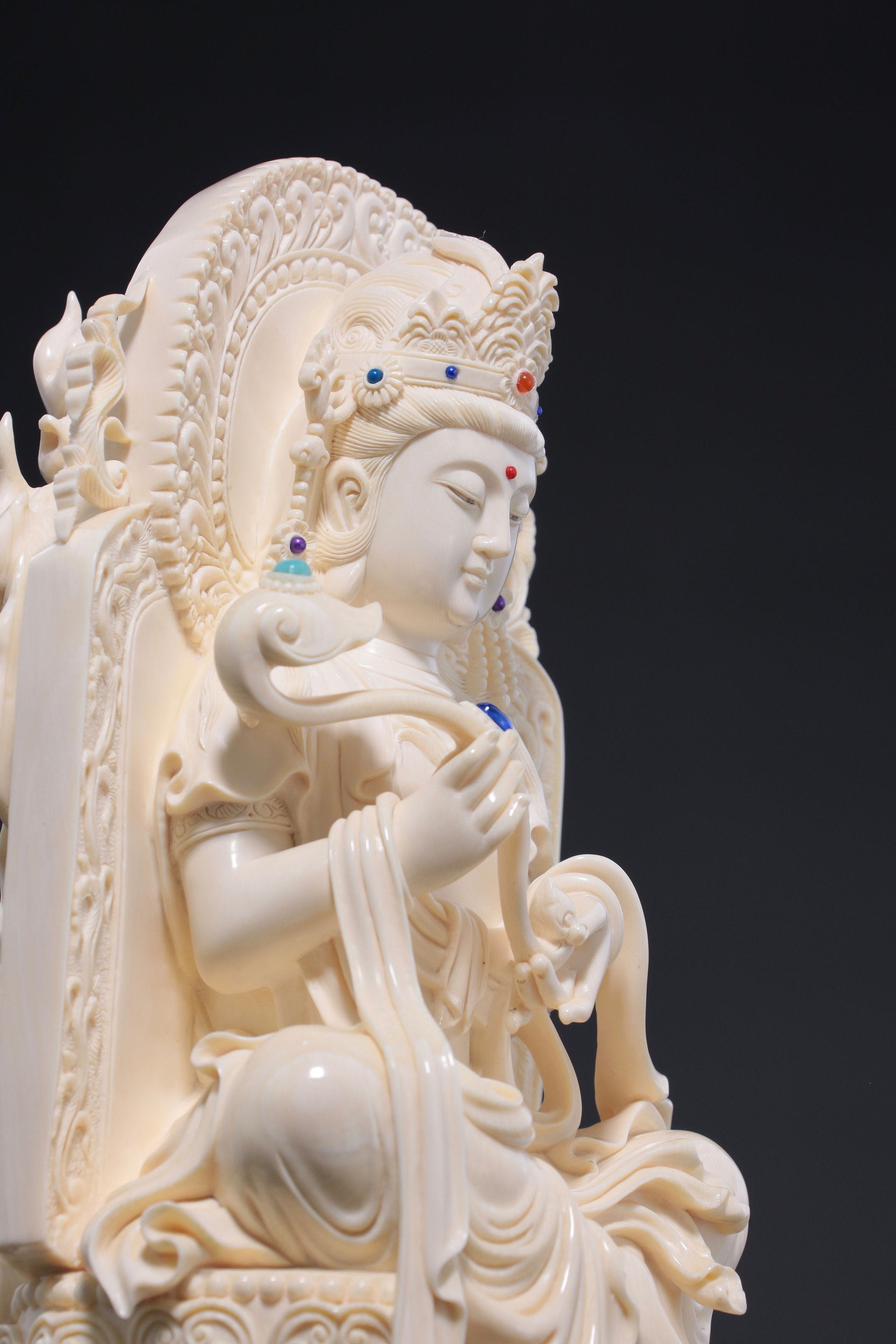 Ruyi Guanyin (seated)