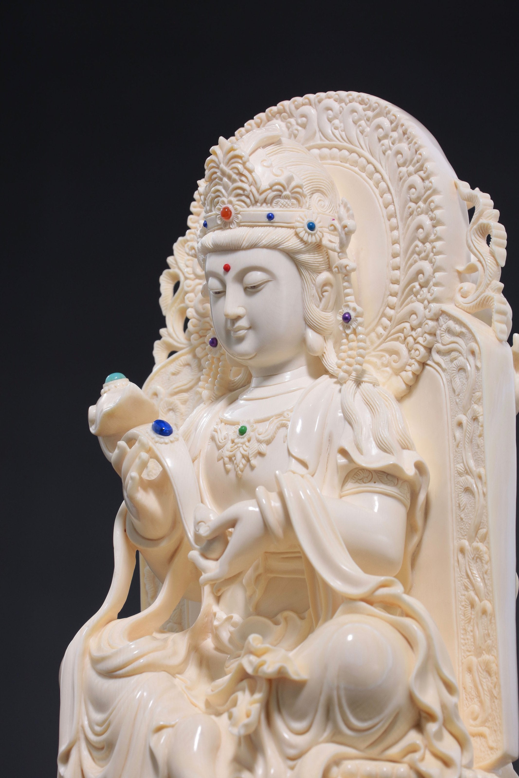 Ruyi Guanyin (seated)