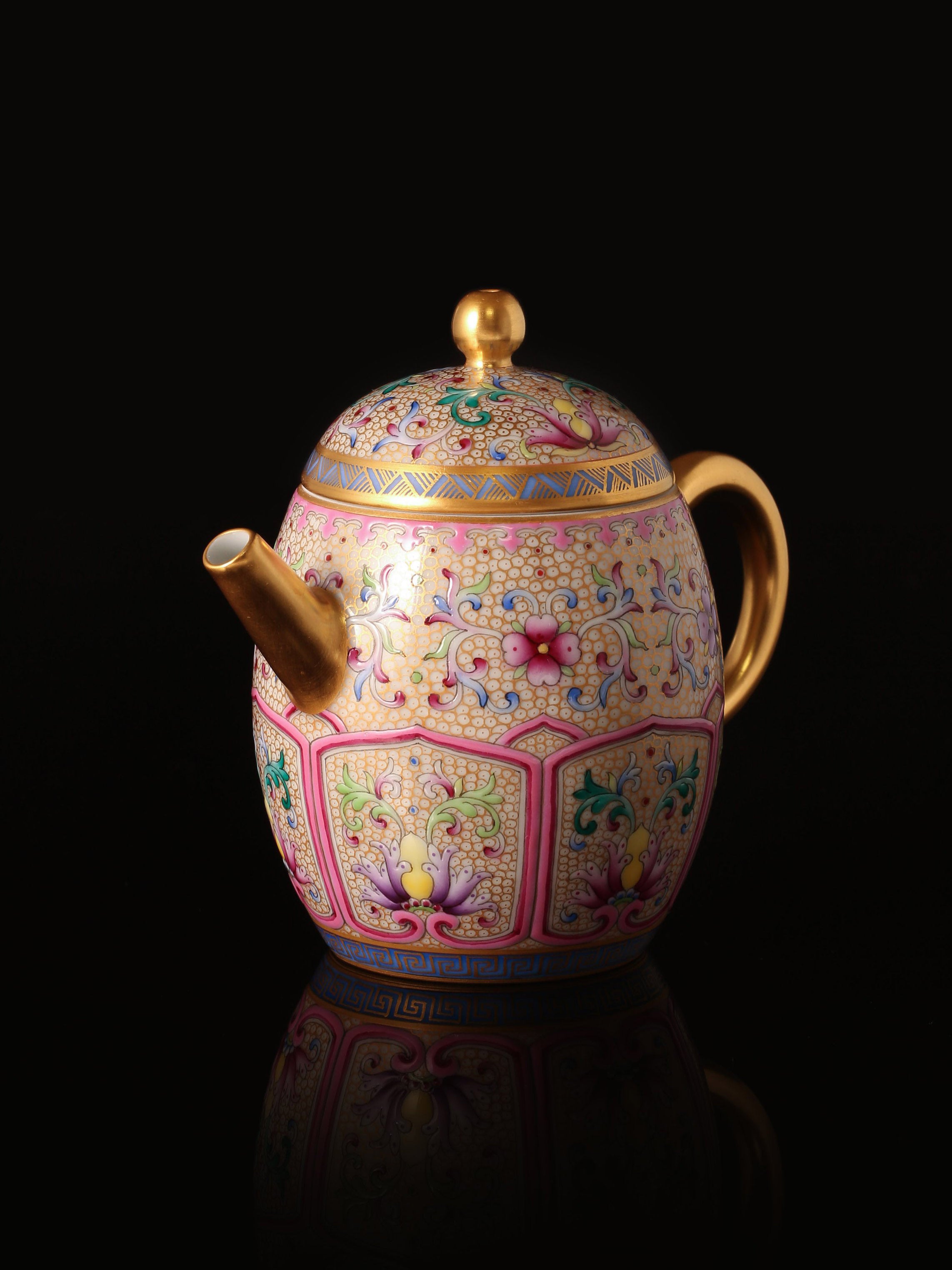 Enamel Beauty Shoulder Teapot with Lotus Motif
